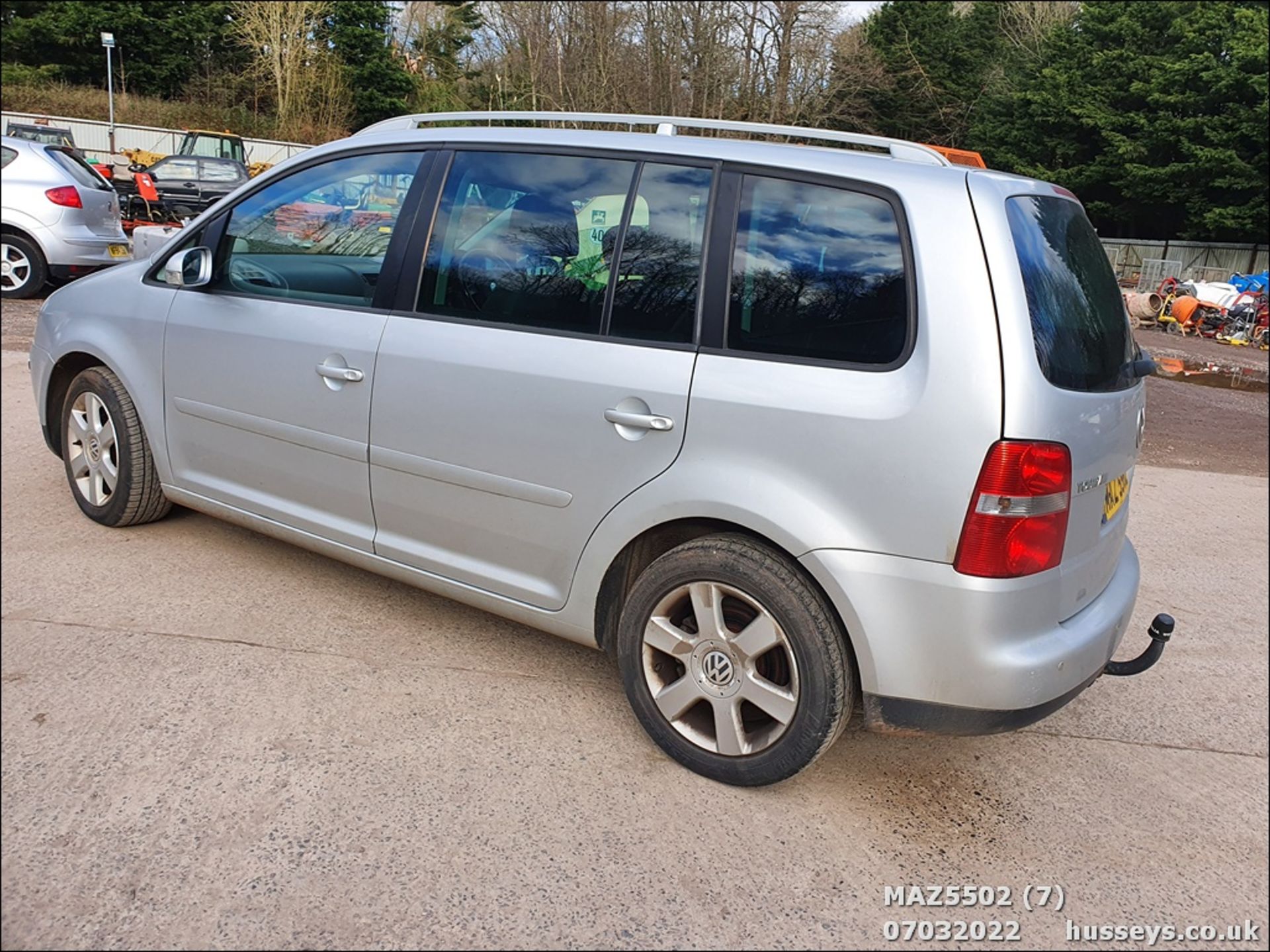 2004 VOLKSWAGEN TOURAN SPORT TDI AUTO - 1968cc 5dr MPV (Silver, 135k) - Image 8 of 20