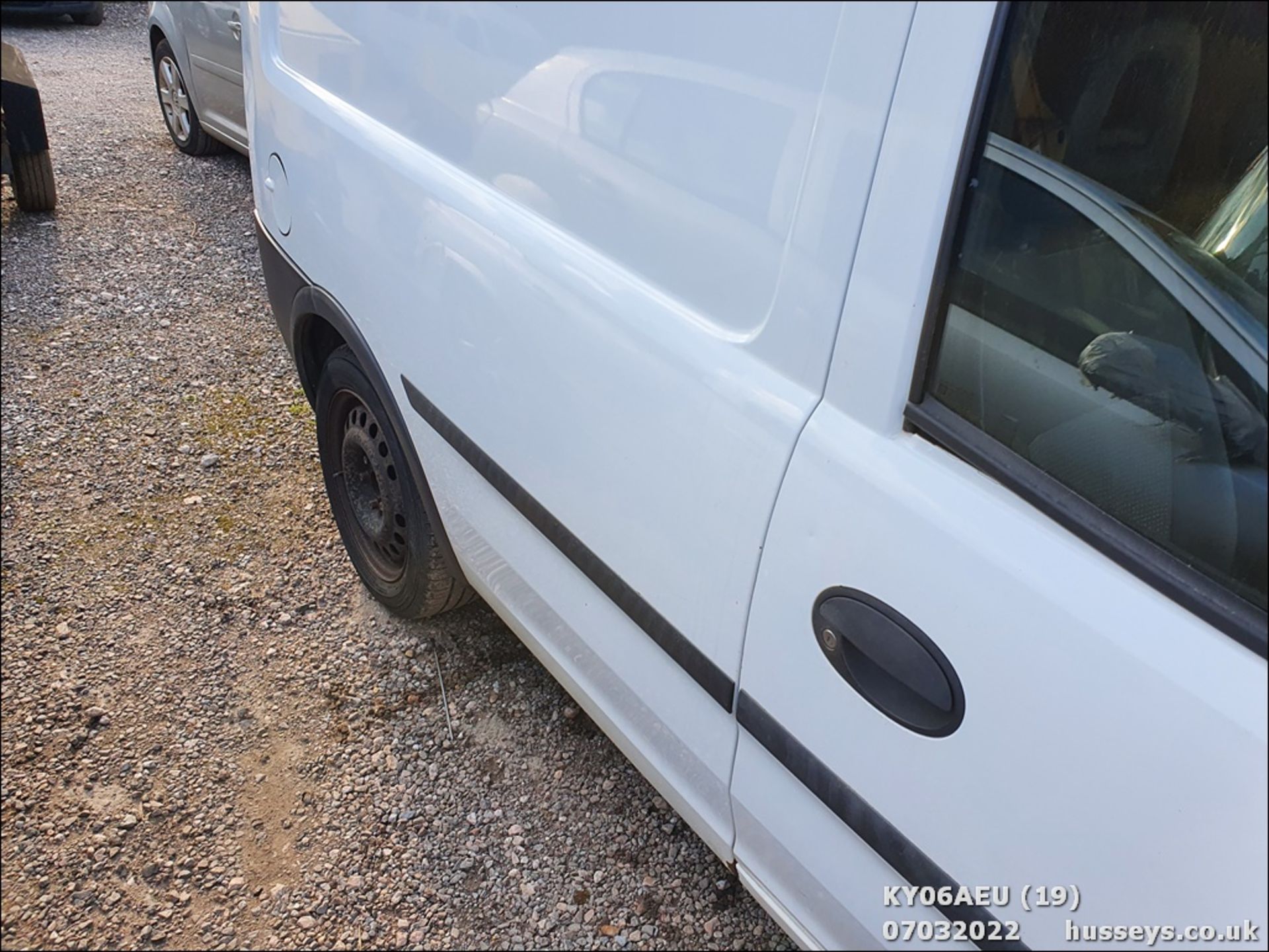 06/06 VAUXHALL COMBO 1700 CDTI 16V - 1686cc Van (White, 128k) - Image 19 of 23