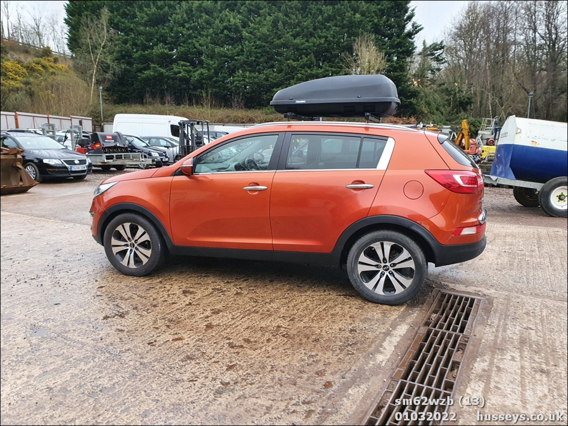 13/62 KIA SPORTAGE 3 CRDI - 1685cc 5dr Estate (Orange, 64k) - Image 13 of 30