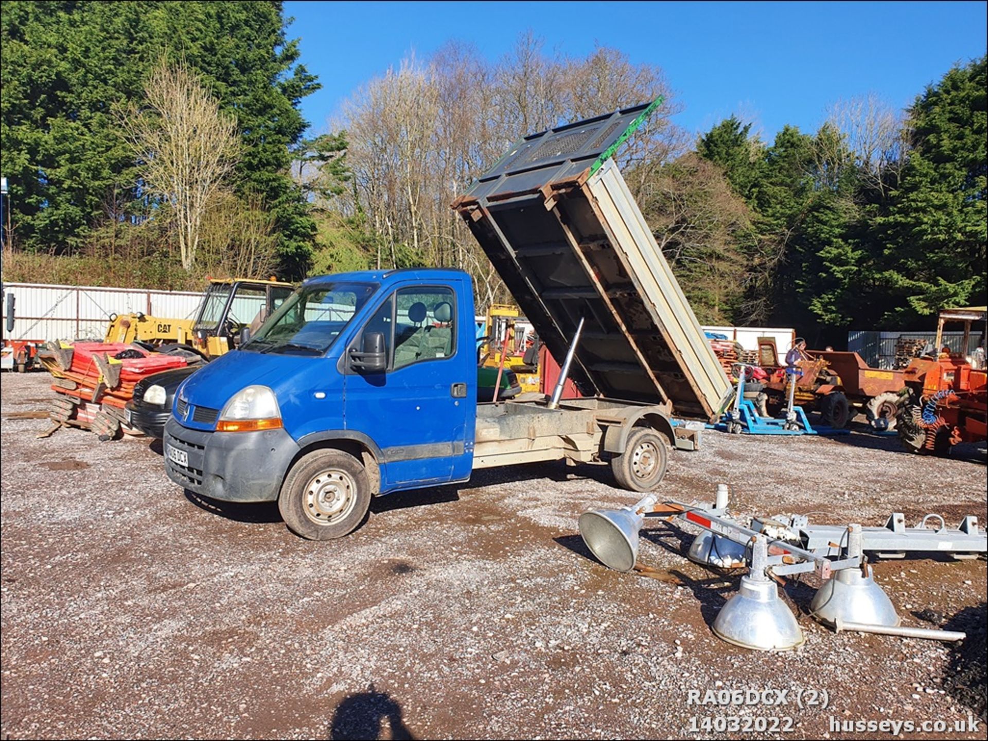 06/06 RENAULT MASTER CCML35 DCI 120 MWB - 2463cc 2dr Tipper (Grey) - Image 3 of 23