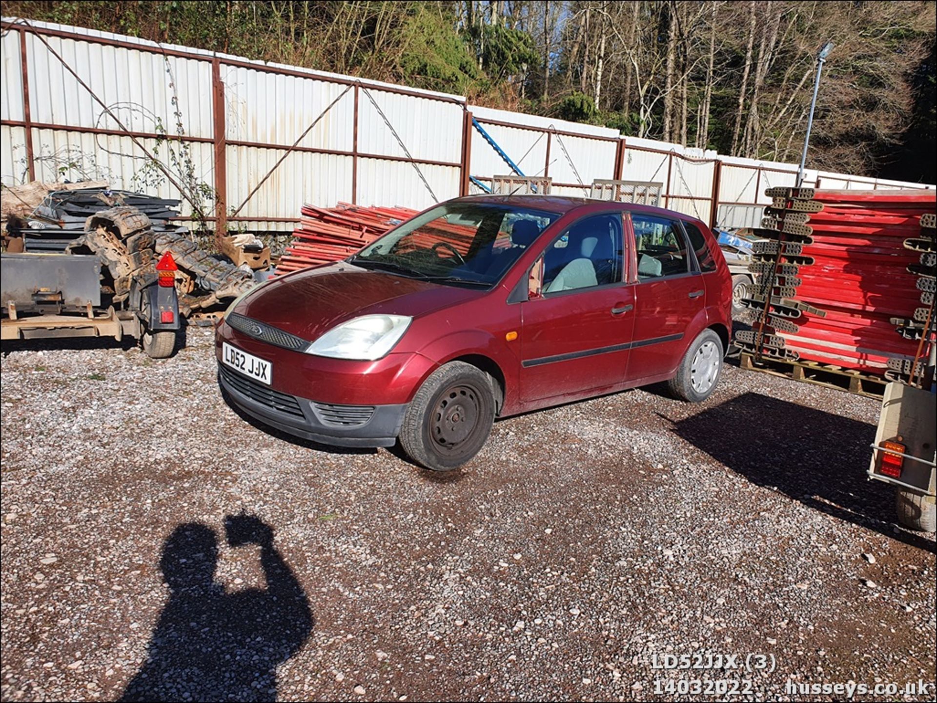 02/52 FORD FIESTA LX - 1388cc 5dr Hatchback (Red, 37k) - Image 4 of 27