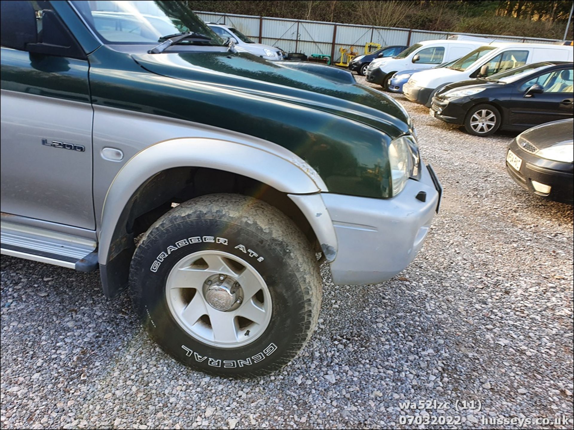 02/52 MITSUBISHI L200 2.5TD 4LIFE 4WD - 2477cc 4x4 (Green/silver, 123k) - Image 12 of 29