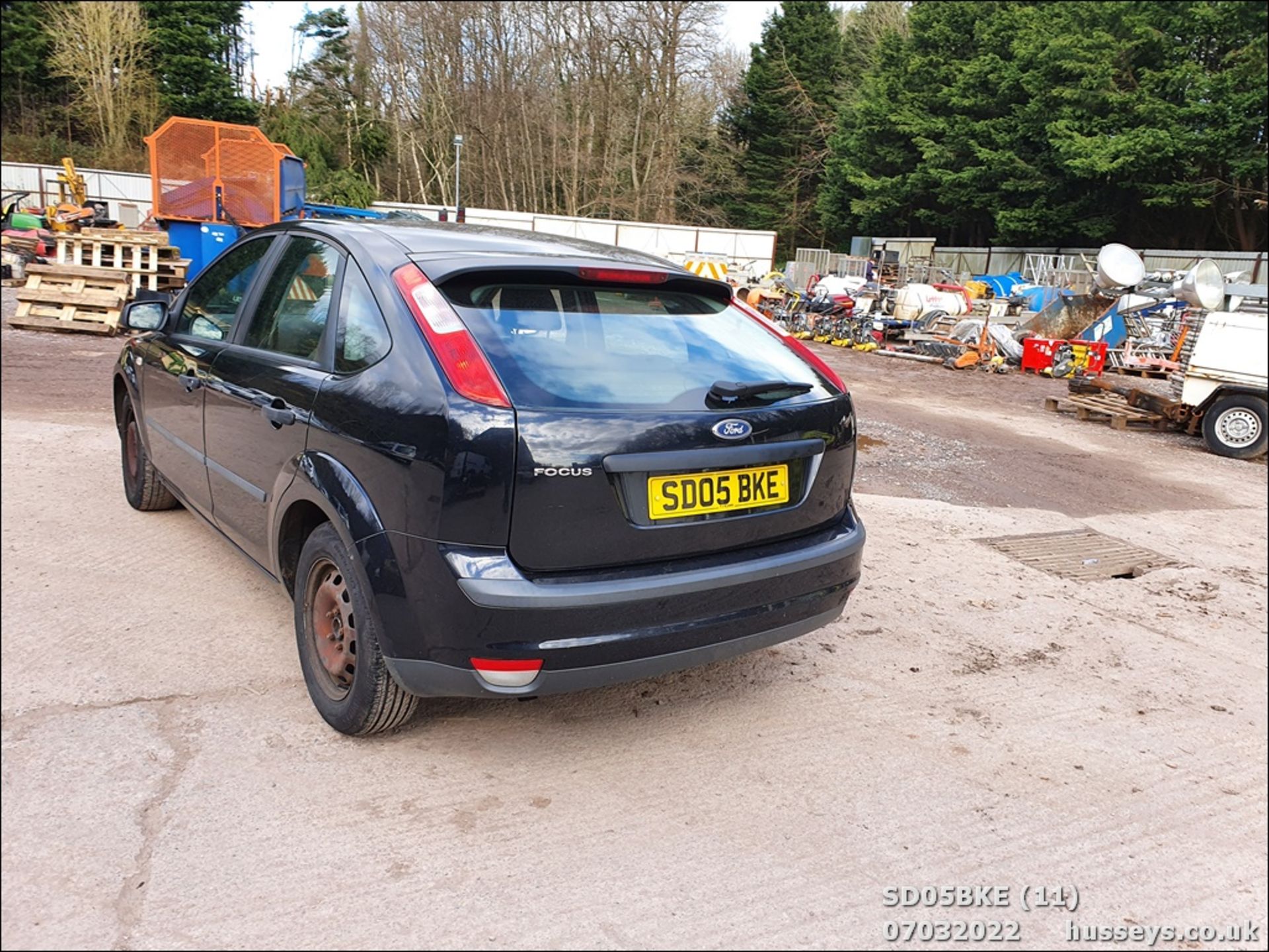 05/05 FORD FOCUS STUDIO - 1388cc 5dr Hatchback (Black, 105k) - Image 11 of 31