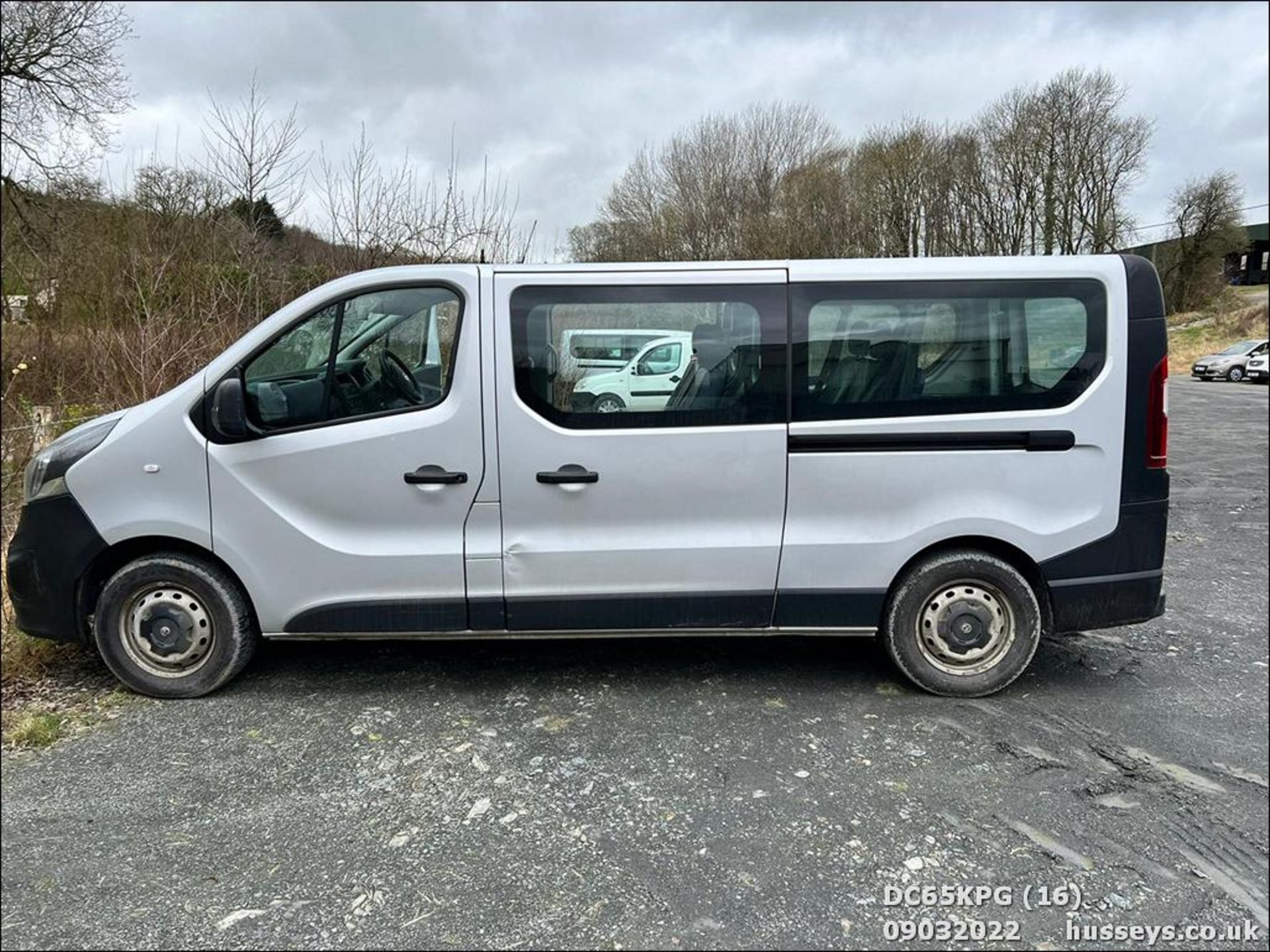 15/65 VAUXHALL VIVARO COMBI CDTI S/S - 1598cc 5dr MPV (Silver) - Image 24 of 26