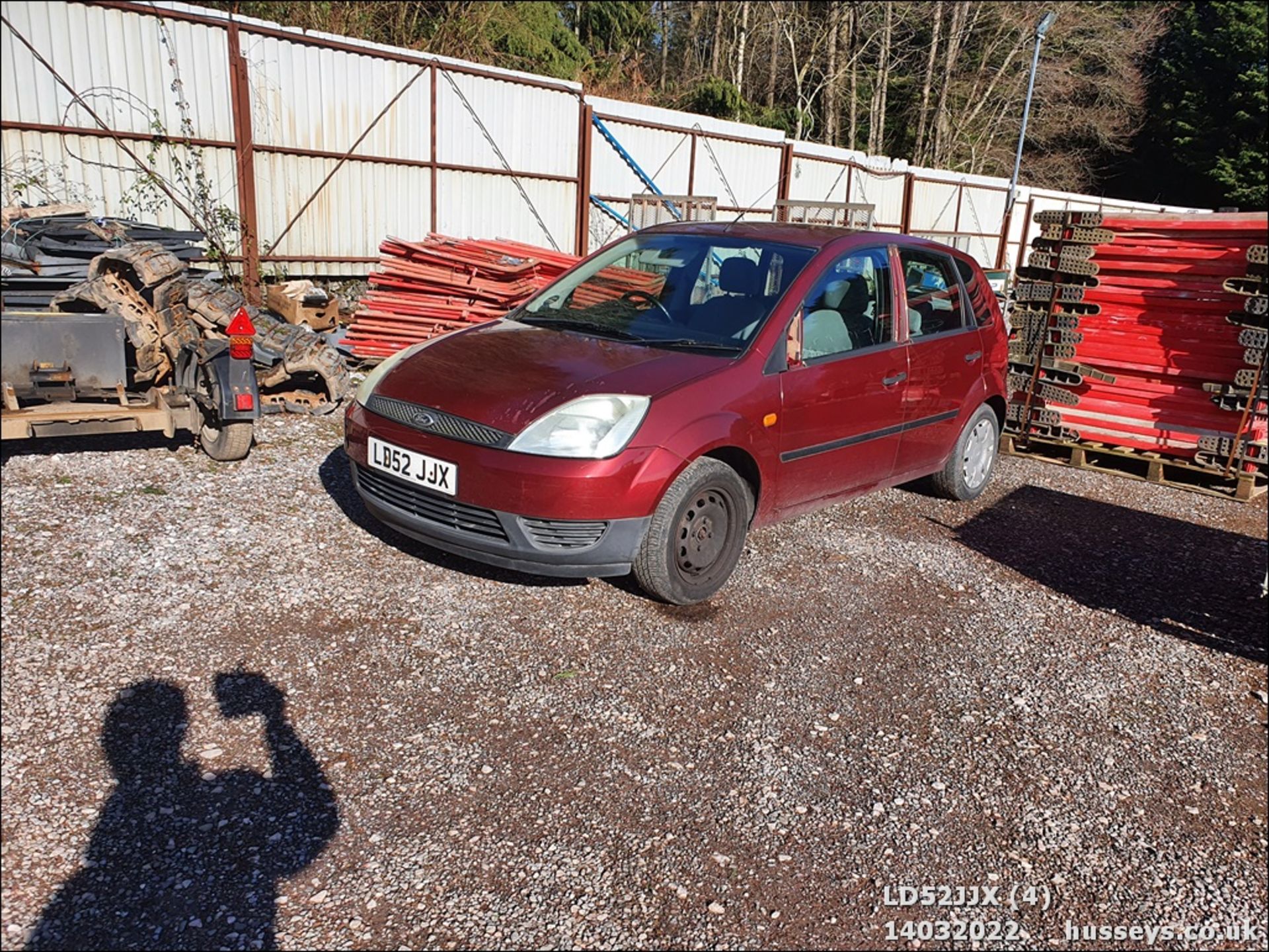 02/52 FORD FIESTA LX - 1388cc 5dr Hatchback (Red, 37k) - Image 5 of 27