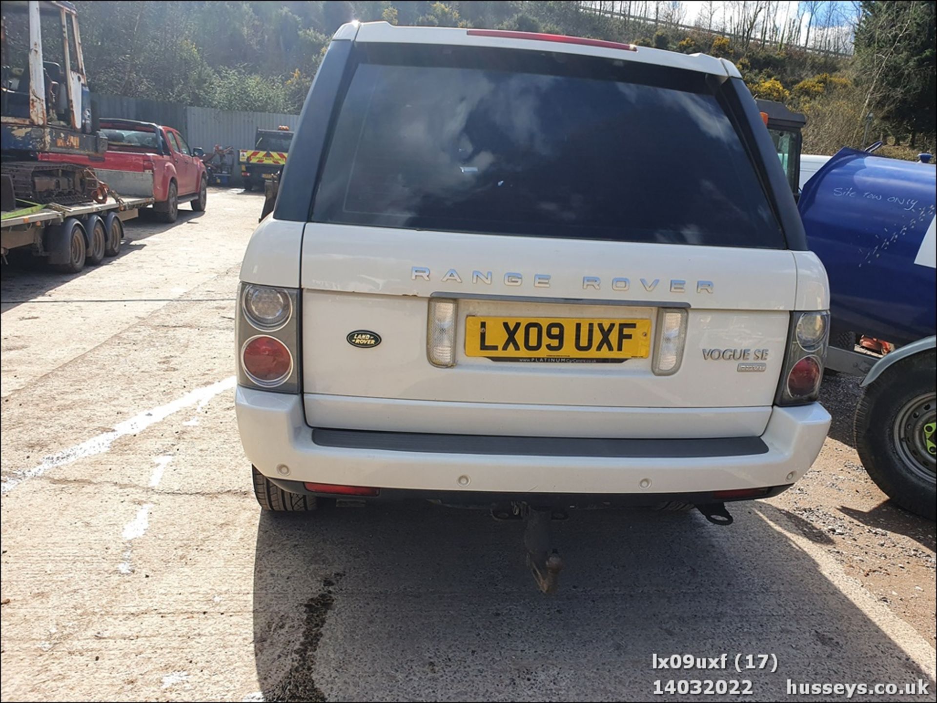 09/09 LAND ROVER RANGE ROVER VOGUE SE A - 3628cc 5dr 4x4 (White) - Image 18 of 34