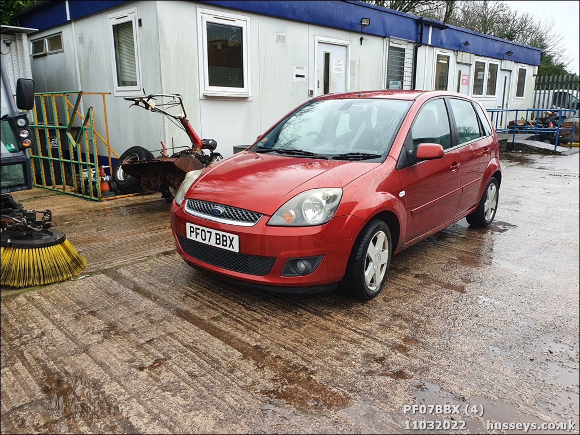 07/07 FORD FIESTA GHIA TDCI - 1399cc 5dr Hatchback (Red, 112k) - Image 4 of 37