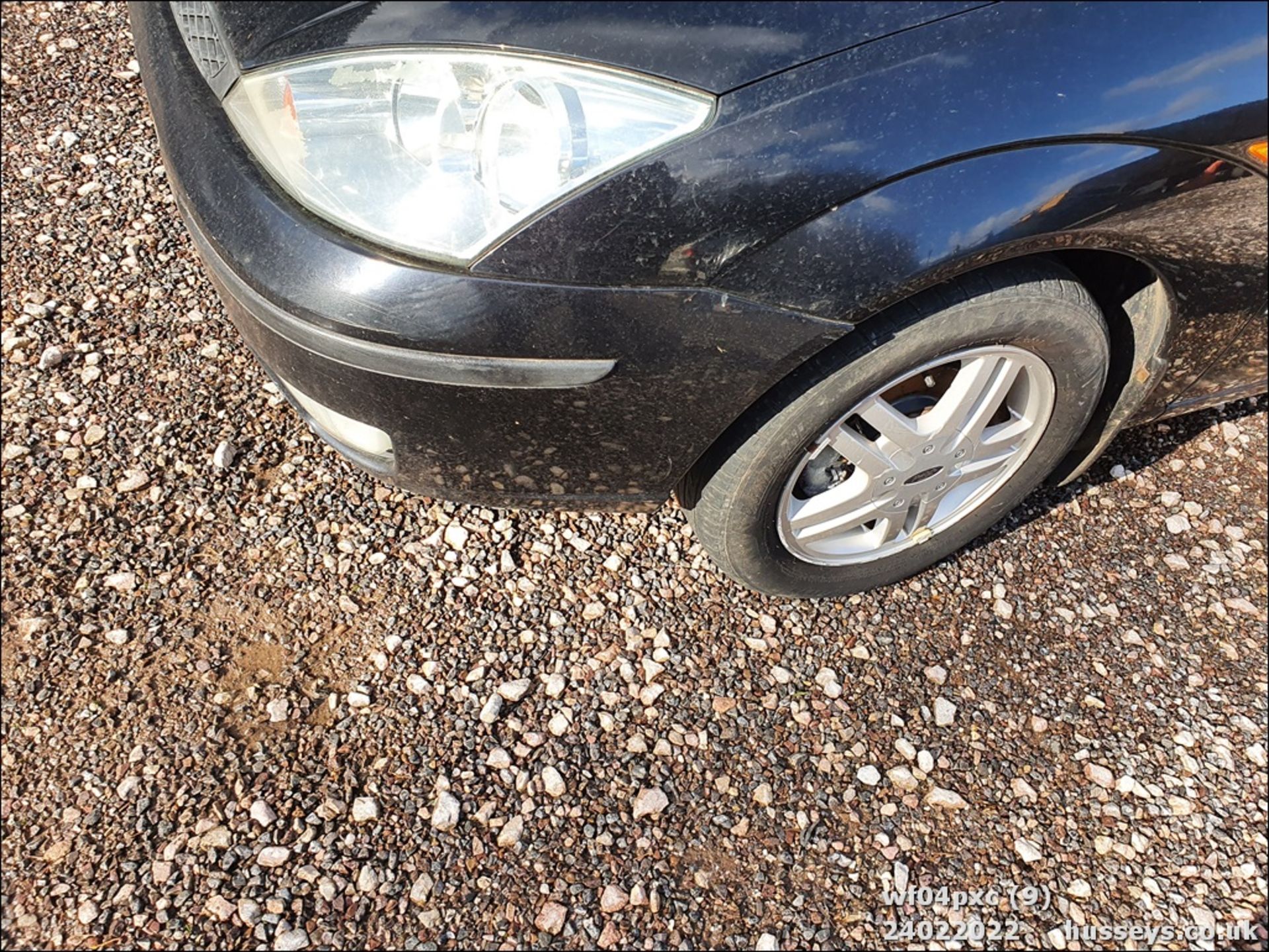 04/04 FORD FOCUS ZETEC - 1796cc 5dr Hatchback (Black) - Image 10 of 32