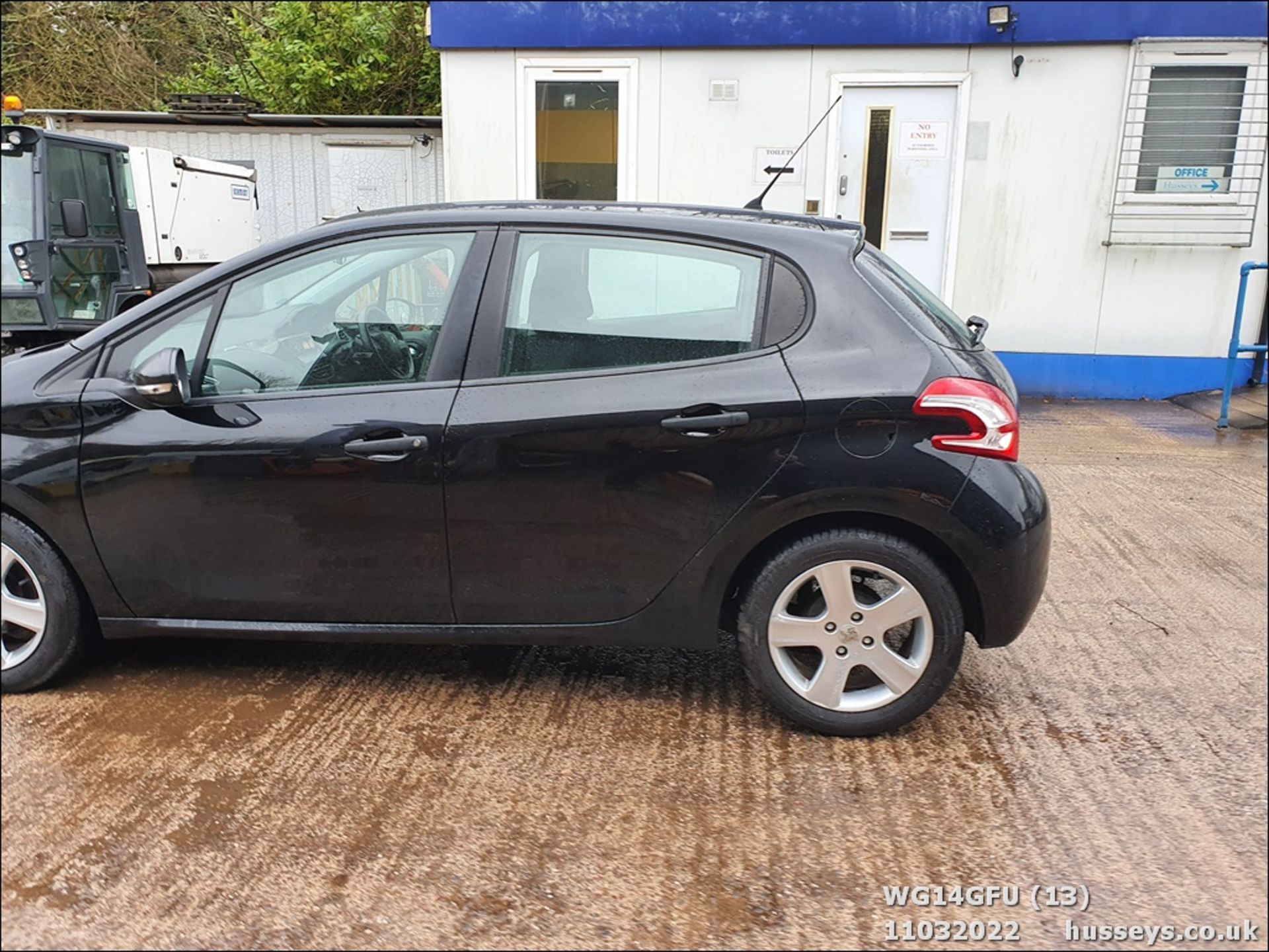 14/14 PEUGEOT 208 ACCESS - 999cc 5dr Hatchback (Black, 72k) - Image 13 of 38