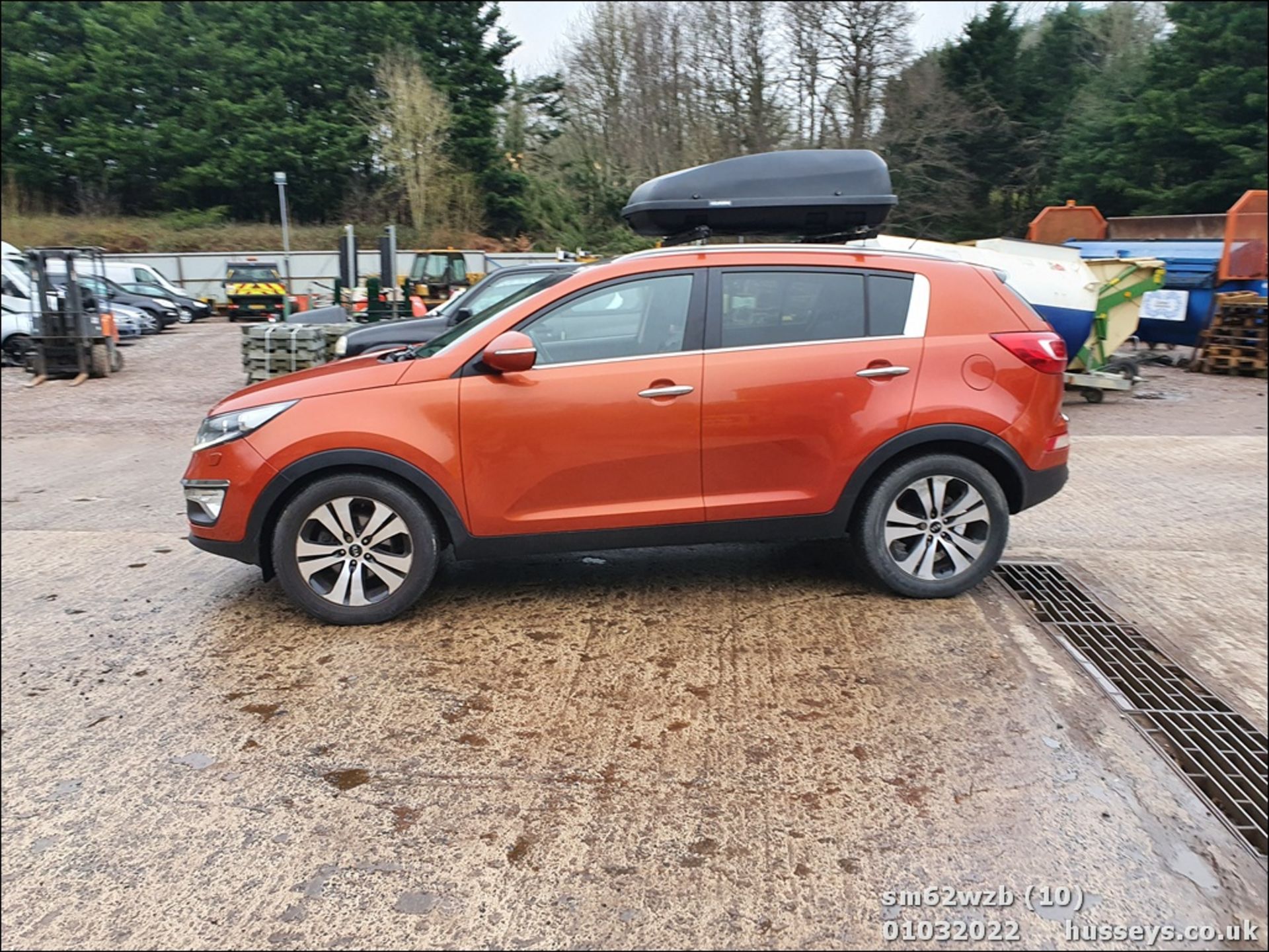 13/62 KIA SPORTAGE 3 CRDI - 1685cc 5dr Estate (Orange, 64k) - Image 10 of 30