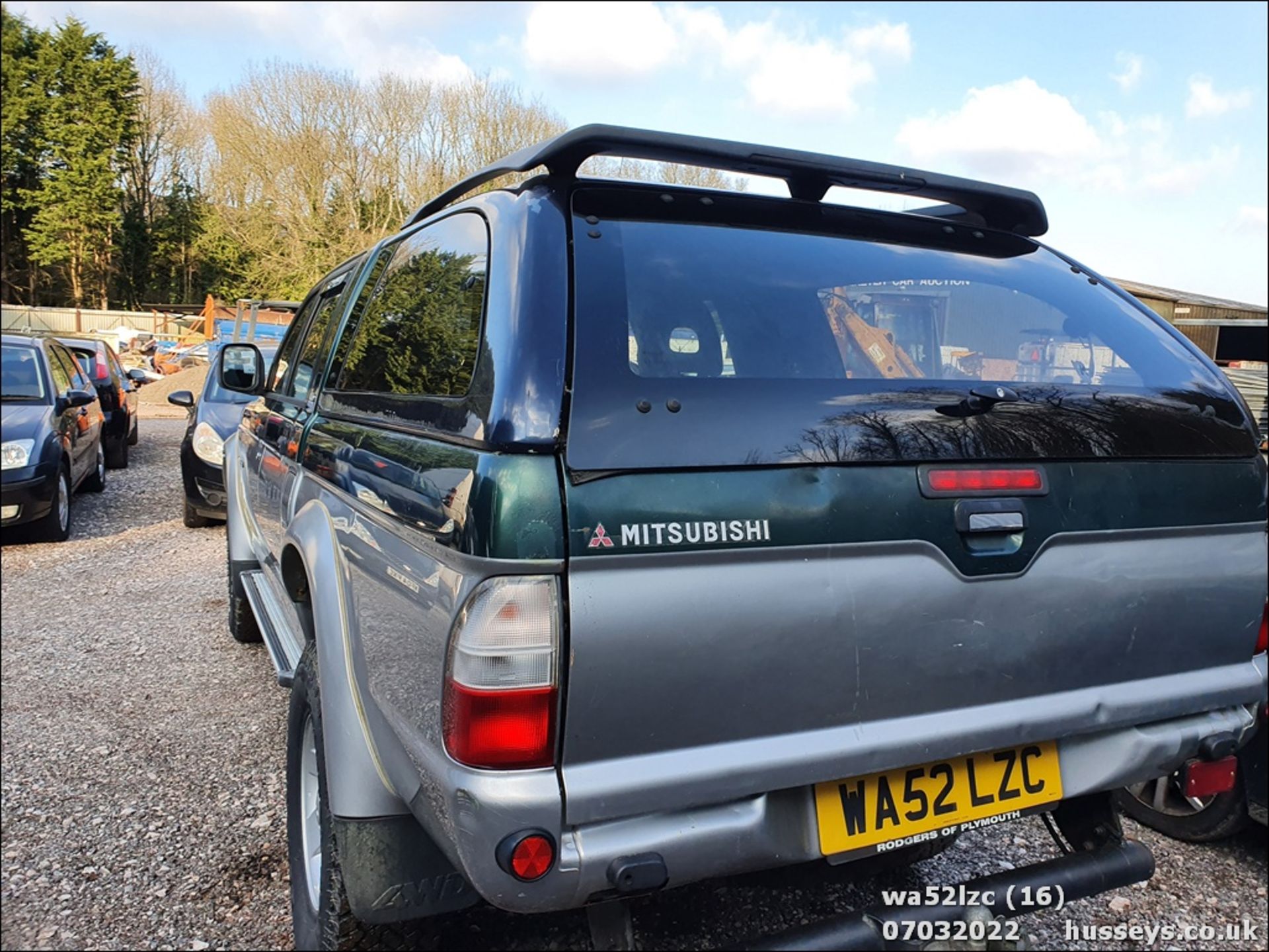 02/52 MITSUBISHI L200 2.5TD 4LIFE 4WD - 2477cc 4x4 (Green/silver, 123k) - Image 17 of 29