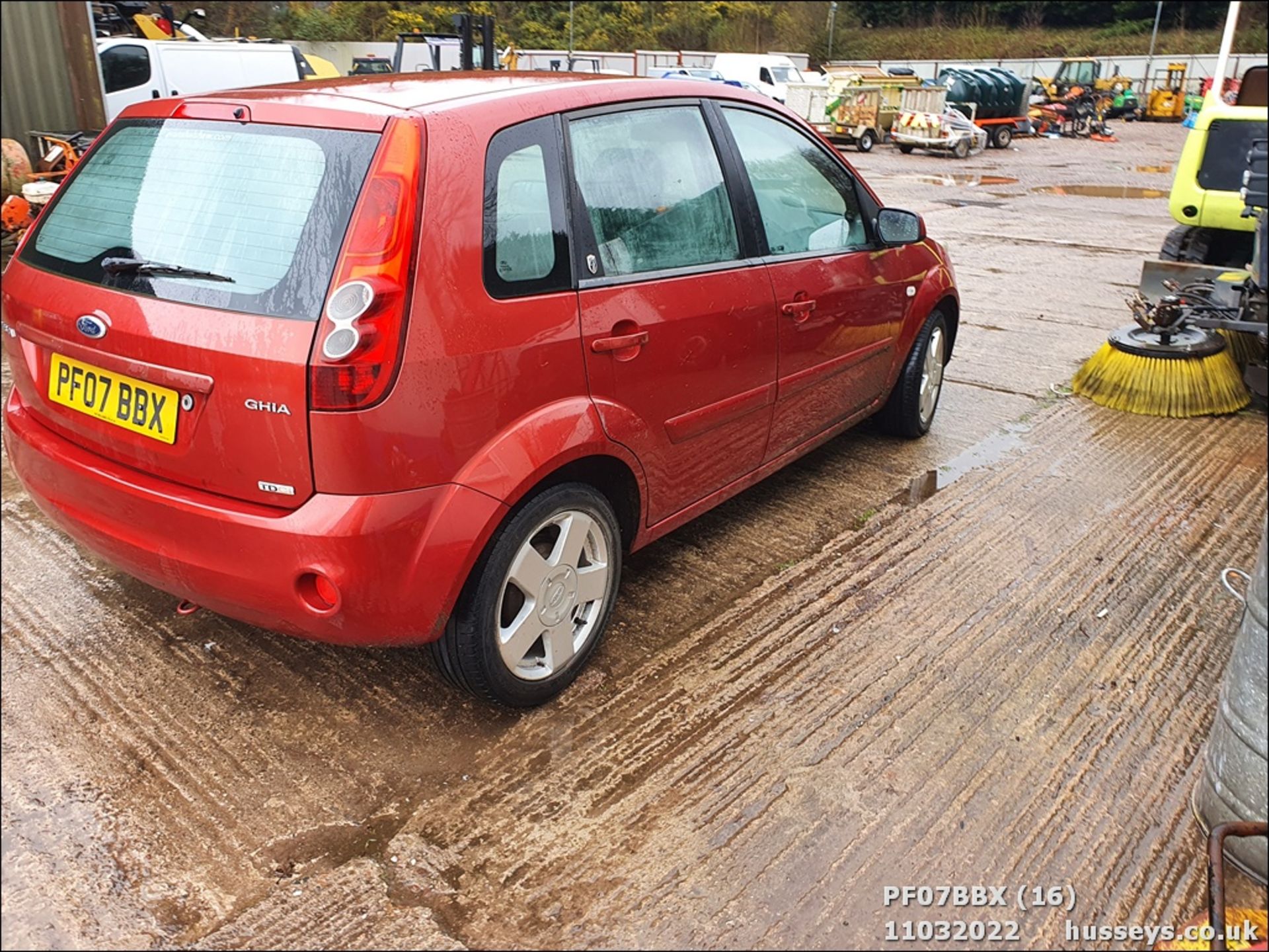 07/07 FORD FIESTA GHIA TDCI - 1399cc 5dr Hatchback (Red, 112k) - Image 16 of 37