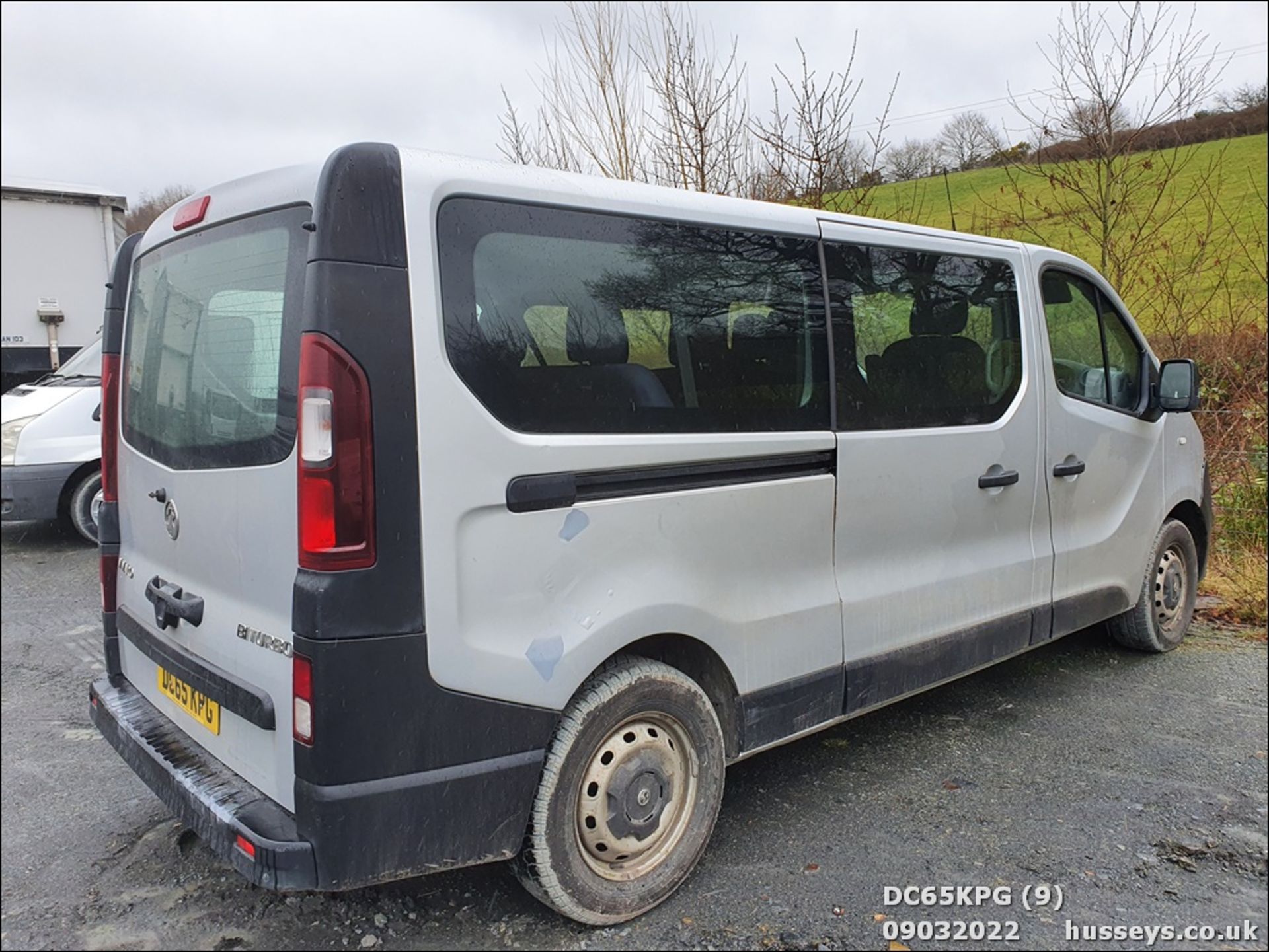 15/65 VAUXHALL VIVARO COMBI CDTI S/S - 1598cc 5dr MPV (Silver) - Image 9 of 26