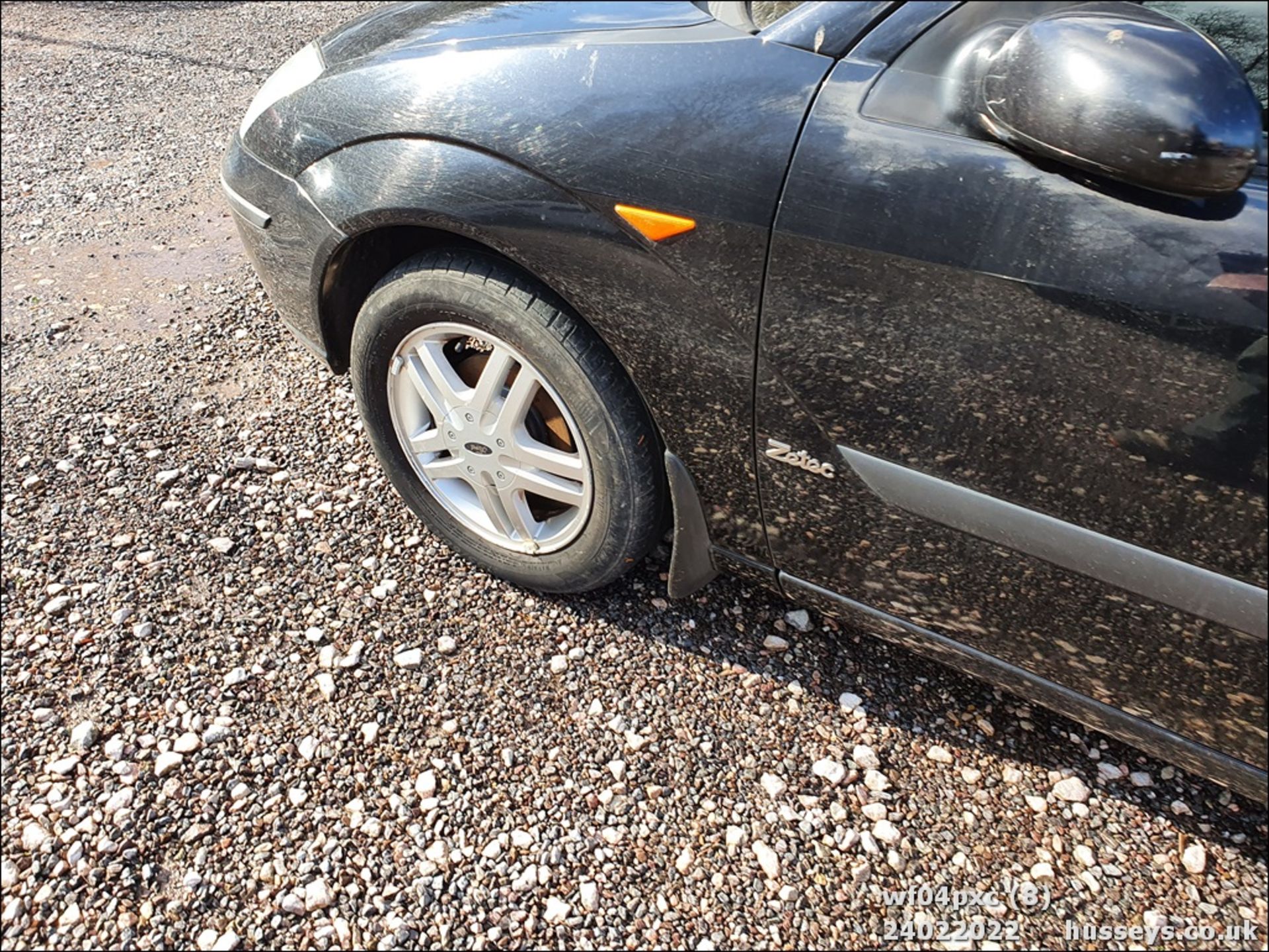 04/04 FORD FOCUS ZETEC - 1796cc 5dr Hatchback (Black) - Image 9 of 32