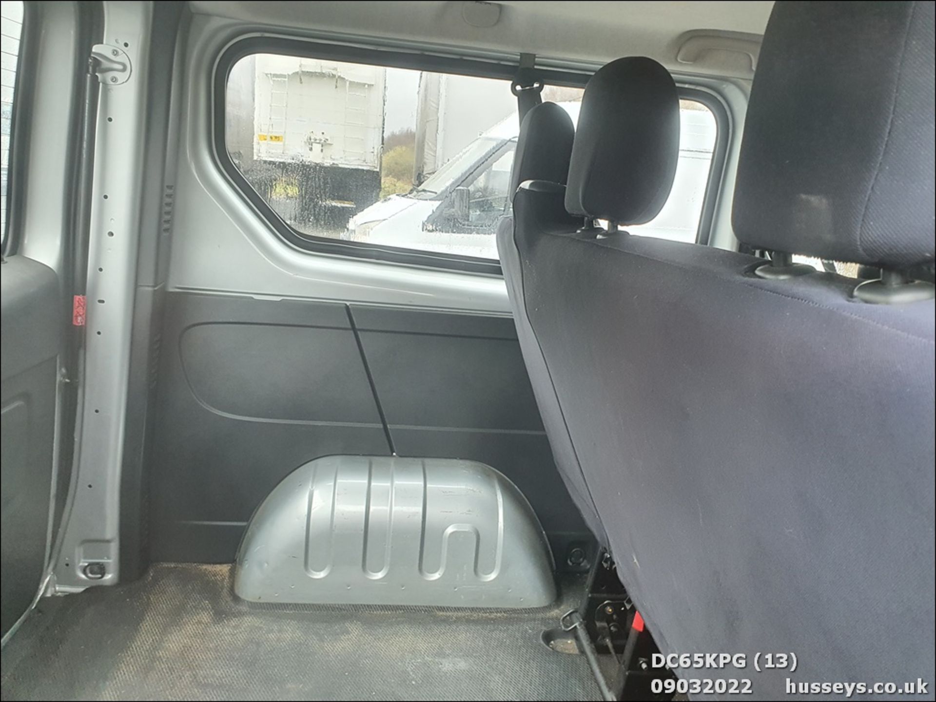 15/65 VAUXHALL VIVARO COMBI CDTI S/S - 1598cc 5dr MPV (Silver) - Image 14 of 26