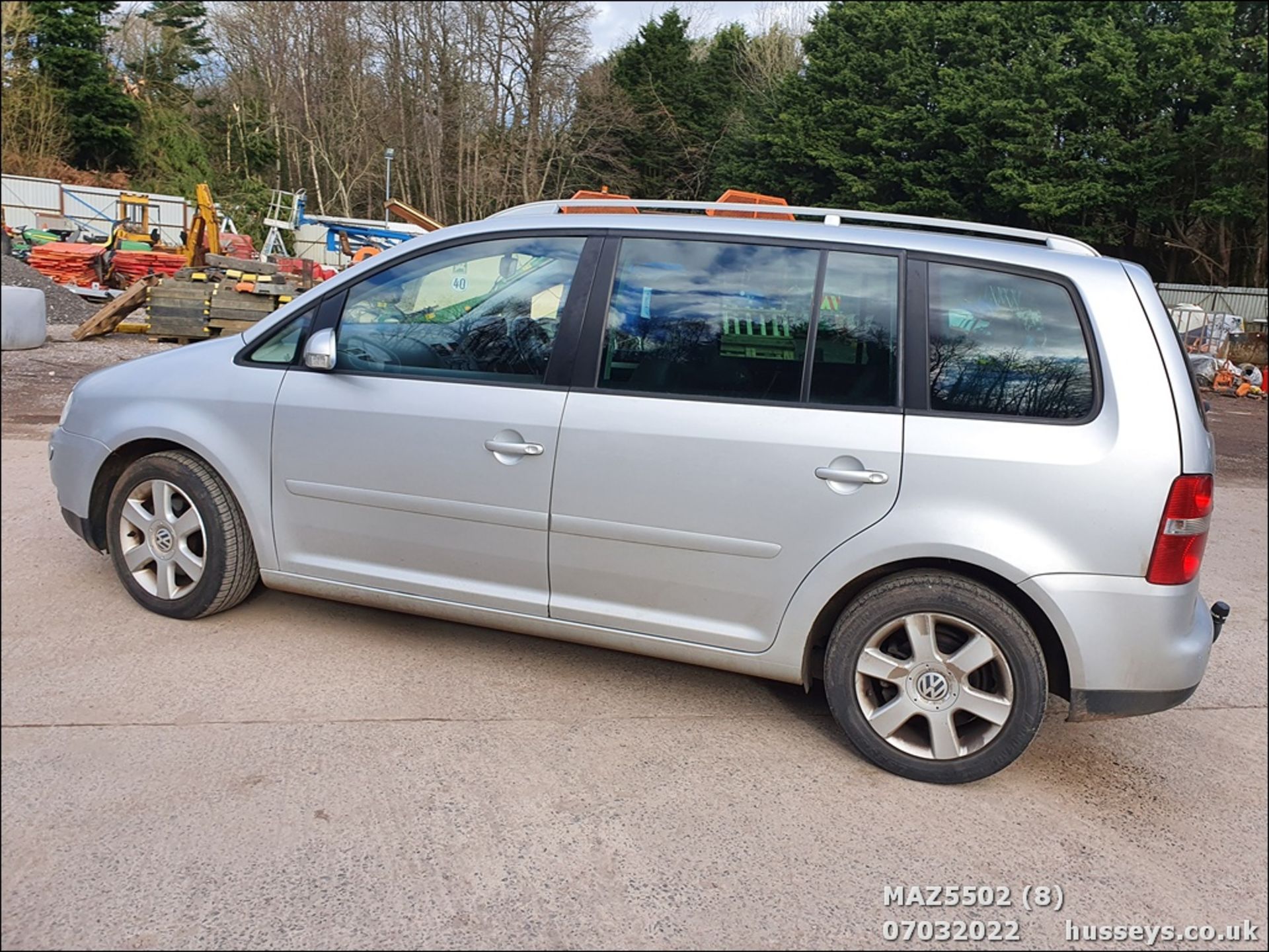 2004 VOLKSWAGEN TOURAN SPORT TDI AUTO - 1968cc 5dr MPV (Silver, 135k) - Image 9 of 20