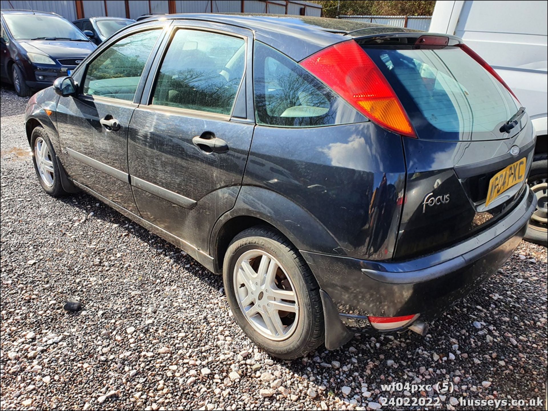 04/04 FORD FOCUS ZETEC - 1796cc 5dr Hatchback (Black) - Image 6 of 32