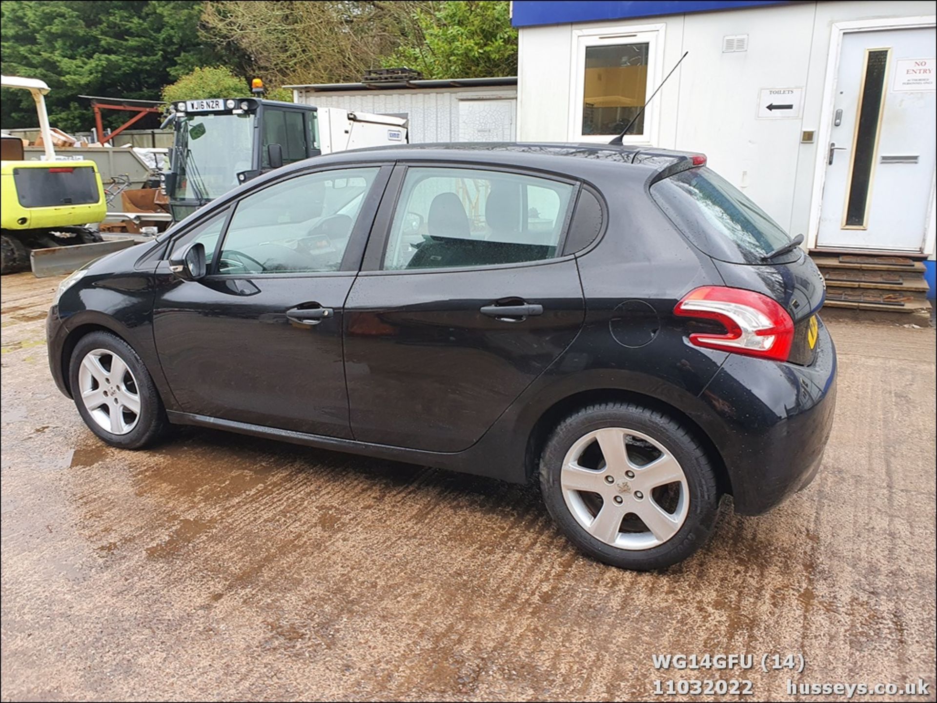 14/14 PEUGEOT 208 ACCESS - 999cc 5dr Hatchback (Black, 72k) - Image 14 of 38