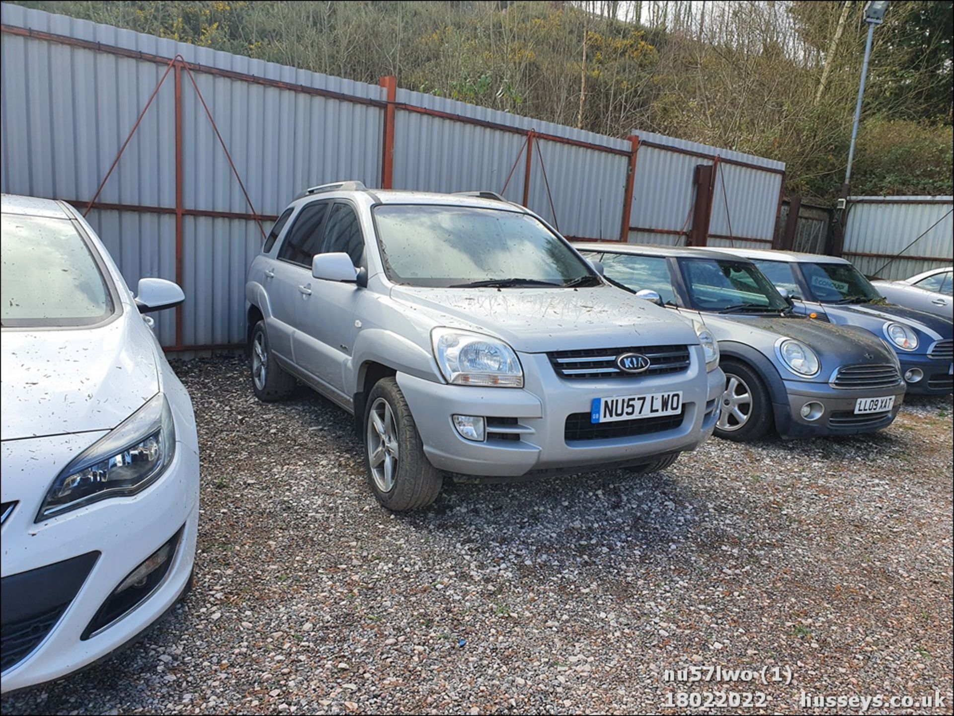 07/57 KIA SPORTAGE TITAN - 1975cc 5dr Hatchback (Silver, 112k) - Image 2 of 24