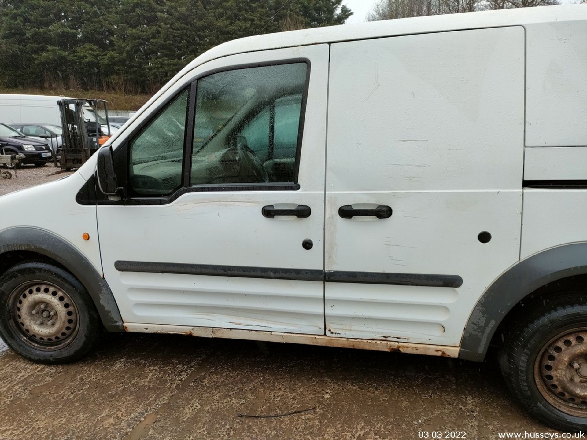 08/08 FORD TRANSIT CONN T200 L75 - 1753cc 5dr Van (White) - Image 9 of 25