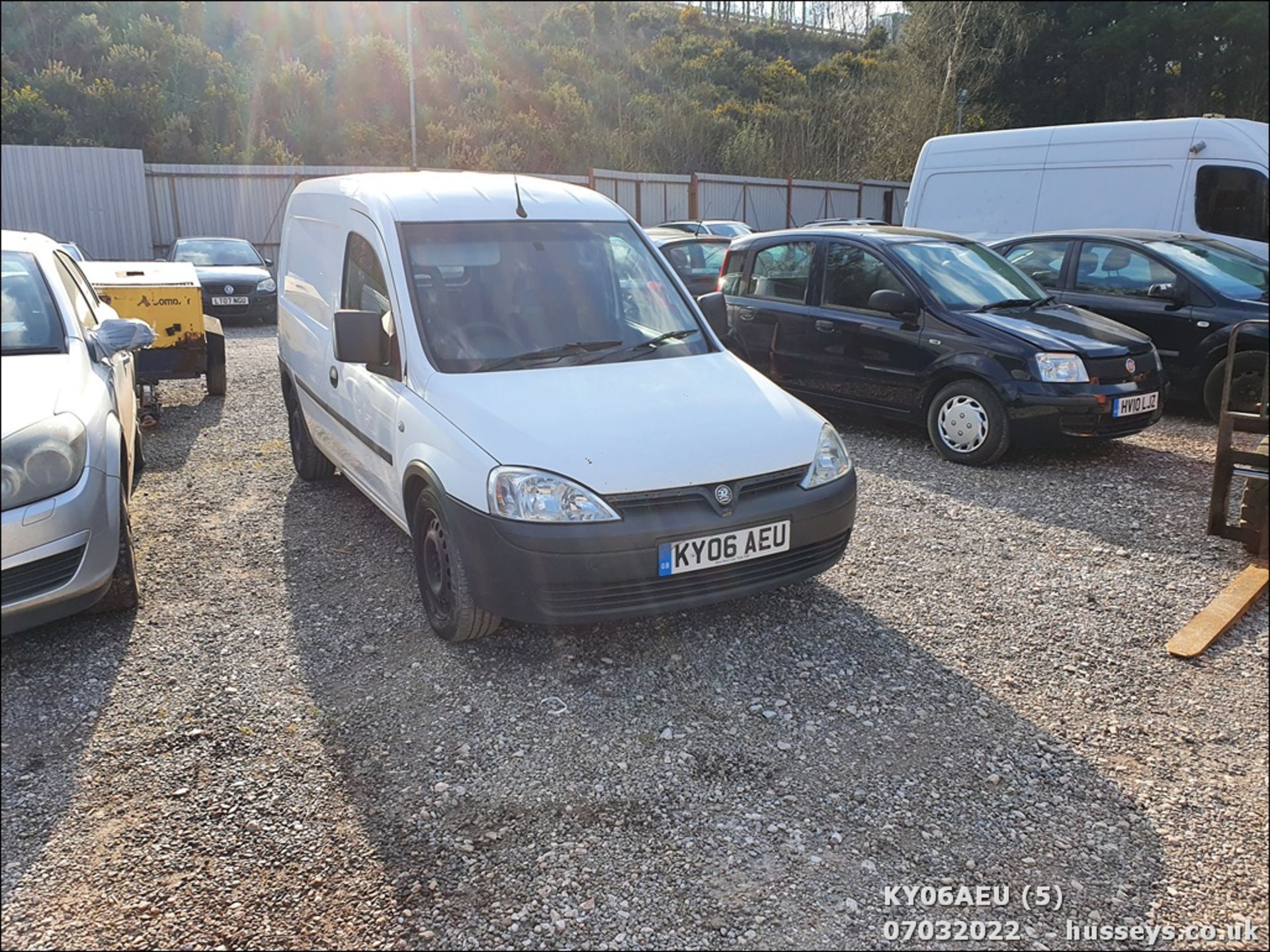 06/06 VAUXHALL COMBO 1700 CDTI 16V - 1686cc Van (White, 128k) - Image 5 of 23