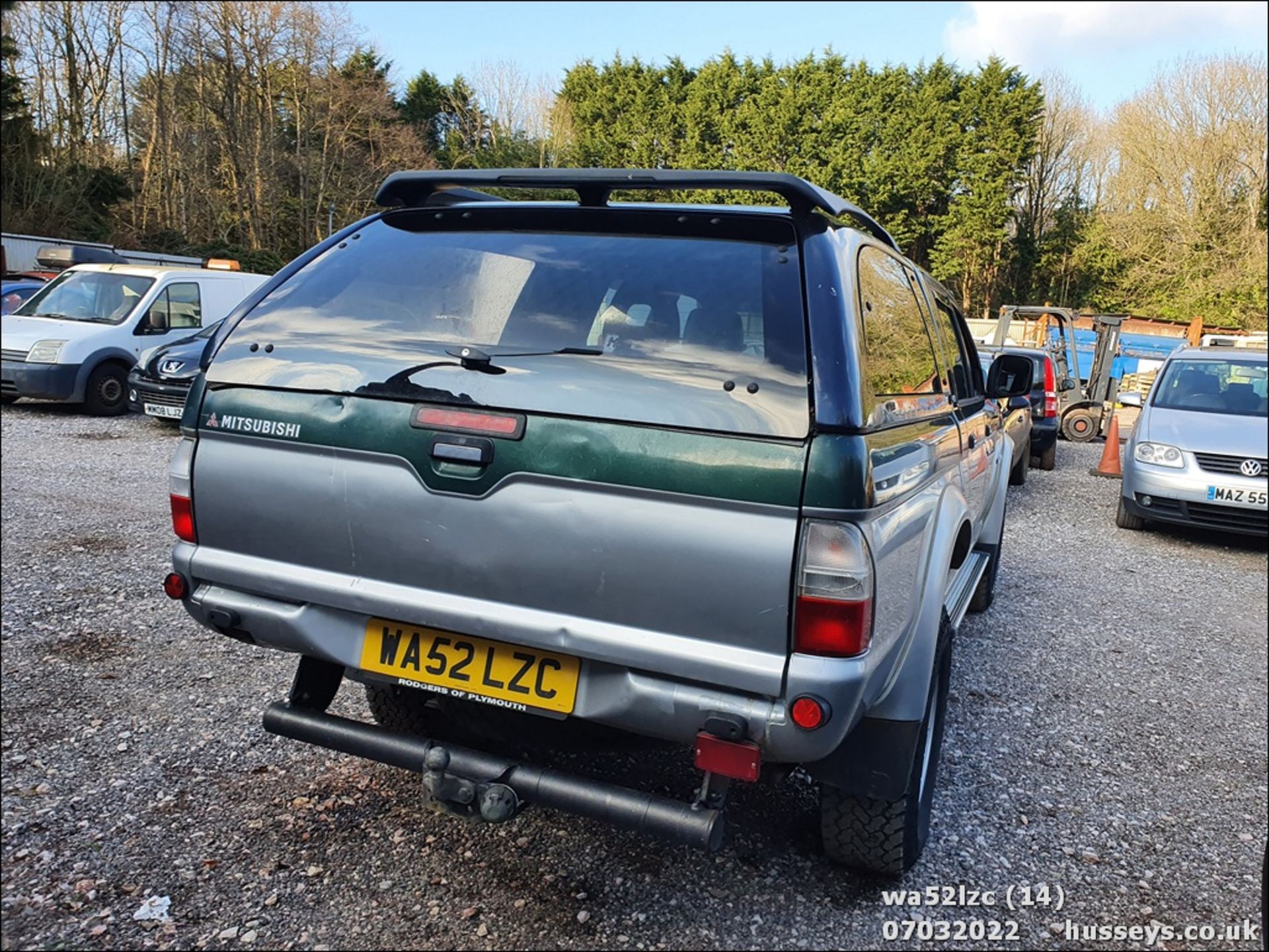 02/52 MITSUBISHI L200 2.5TD 4LIFE 4WD - 2477cc 4x4 (Green/silver, 123k) - Image 15 of 29