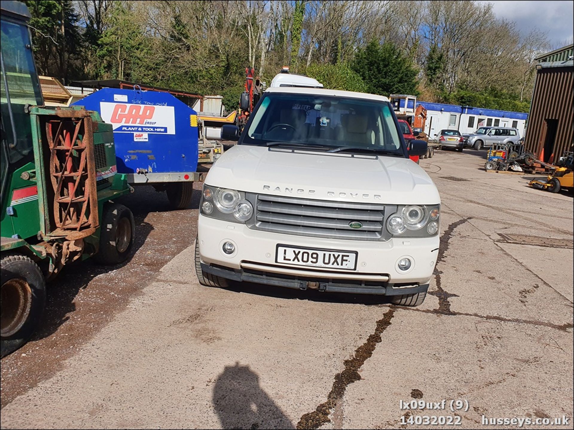 09/09 LAND ROVER RANGE ROVER VOGUE SE A - 3628cc 5dr 4x4 (White) - Image 10 of 34