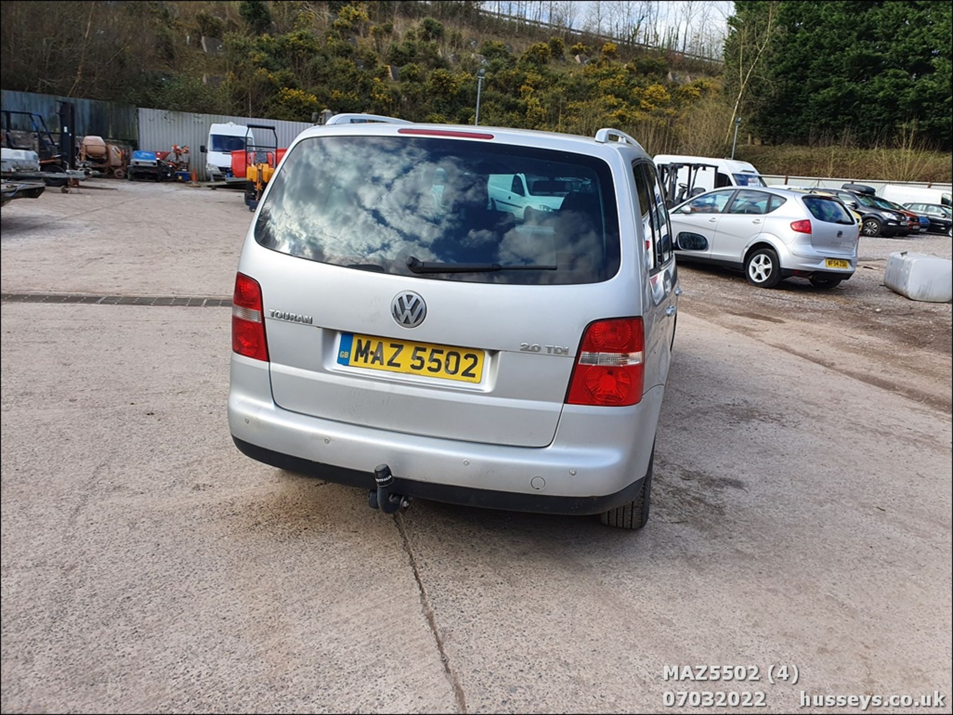 2004 VOLKSWAGEN TOURAN SPORT TDI AUTO - 1968cc 5dr MPV (Silver, 135k) - Image 5 of 20