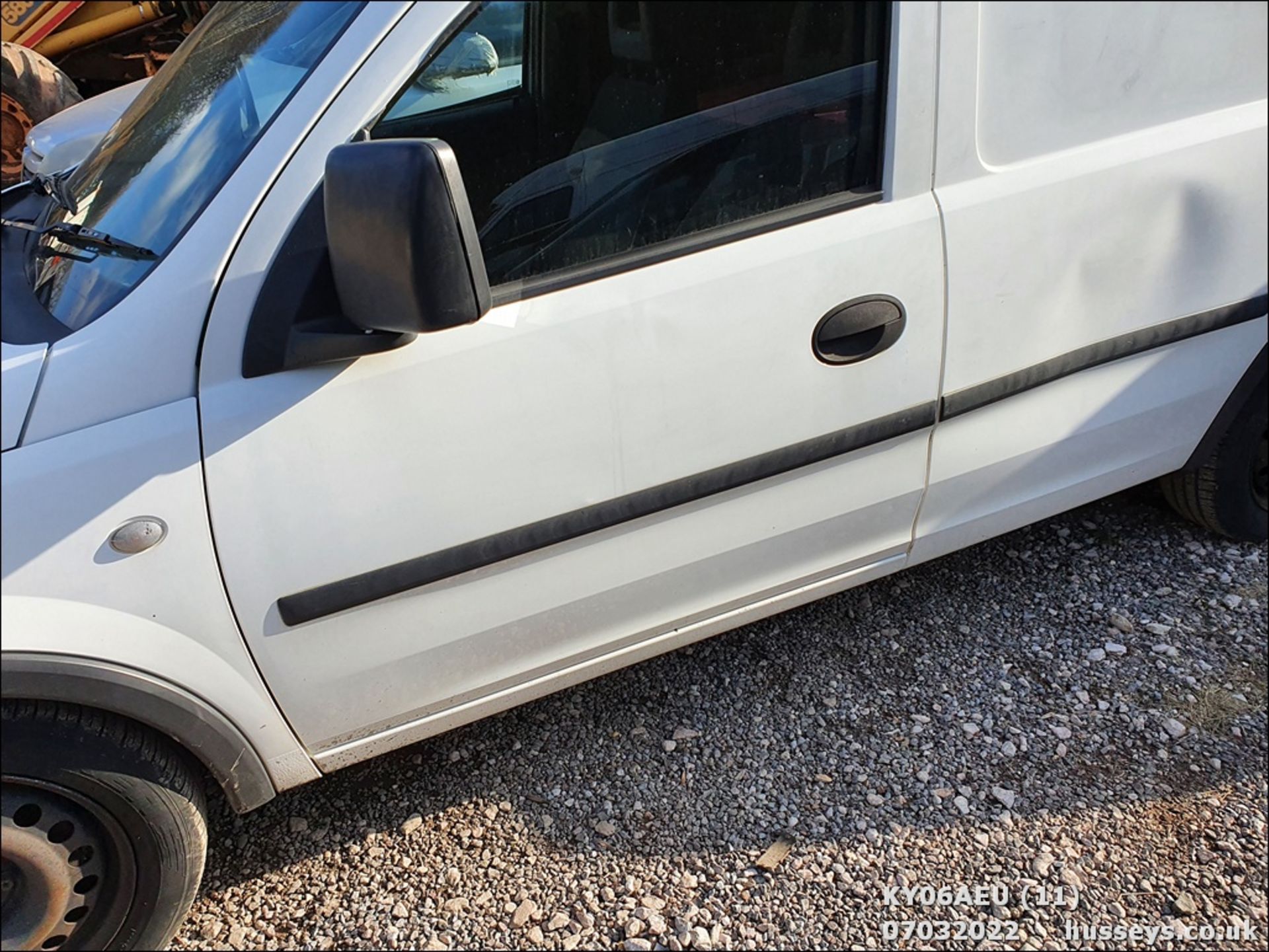 06/06 VAUXHALL COMBO 1700 CDTI 16V - 1686cc Van (White, 128k) - Image 11 of 23