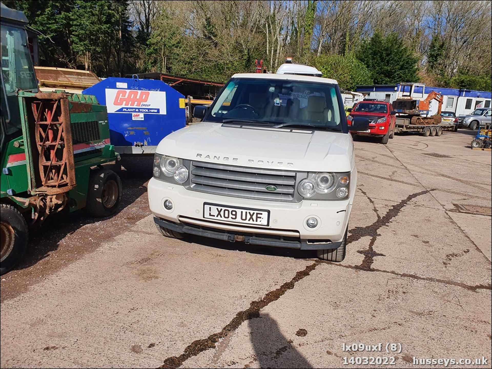 09/09 LAND ROVER RANGE ROVER VOGUE SE A - 3628cc 5dr 4x4 (White) - Image 9 of 34