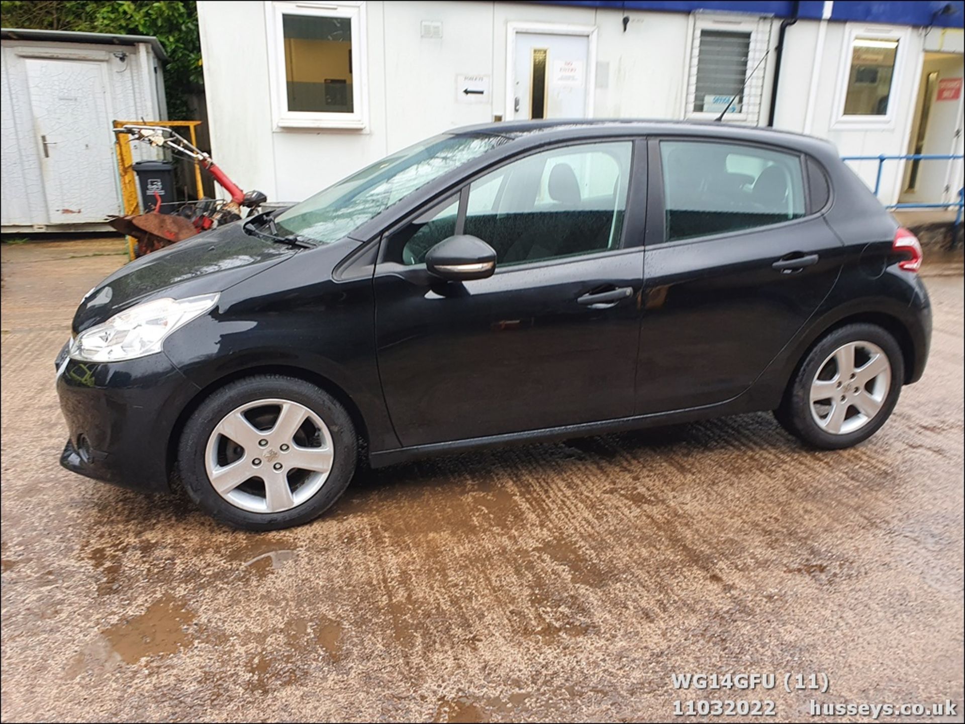 14/14 PEUGEOT 208 ACCESS - 999cc 5dr Hatchback (Black, 72k) - Image 11 of 38