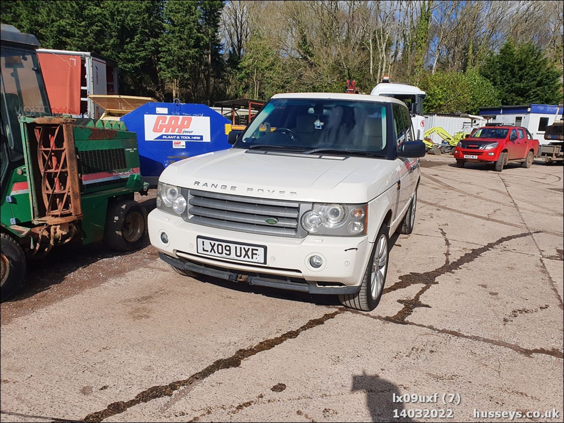 09/09 LAND ROVER RANGE ROVER VOGUE SE A - 3628cc 5dr 4x4 (White) - Image 8 of 34