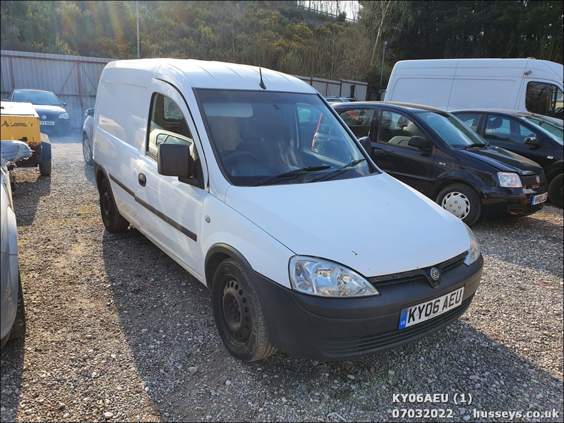 06/06 VAUXHALL COMBO 1700 CDTI 16V - 1686cc Van (White, 128k) - Image 2 of 23