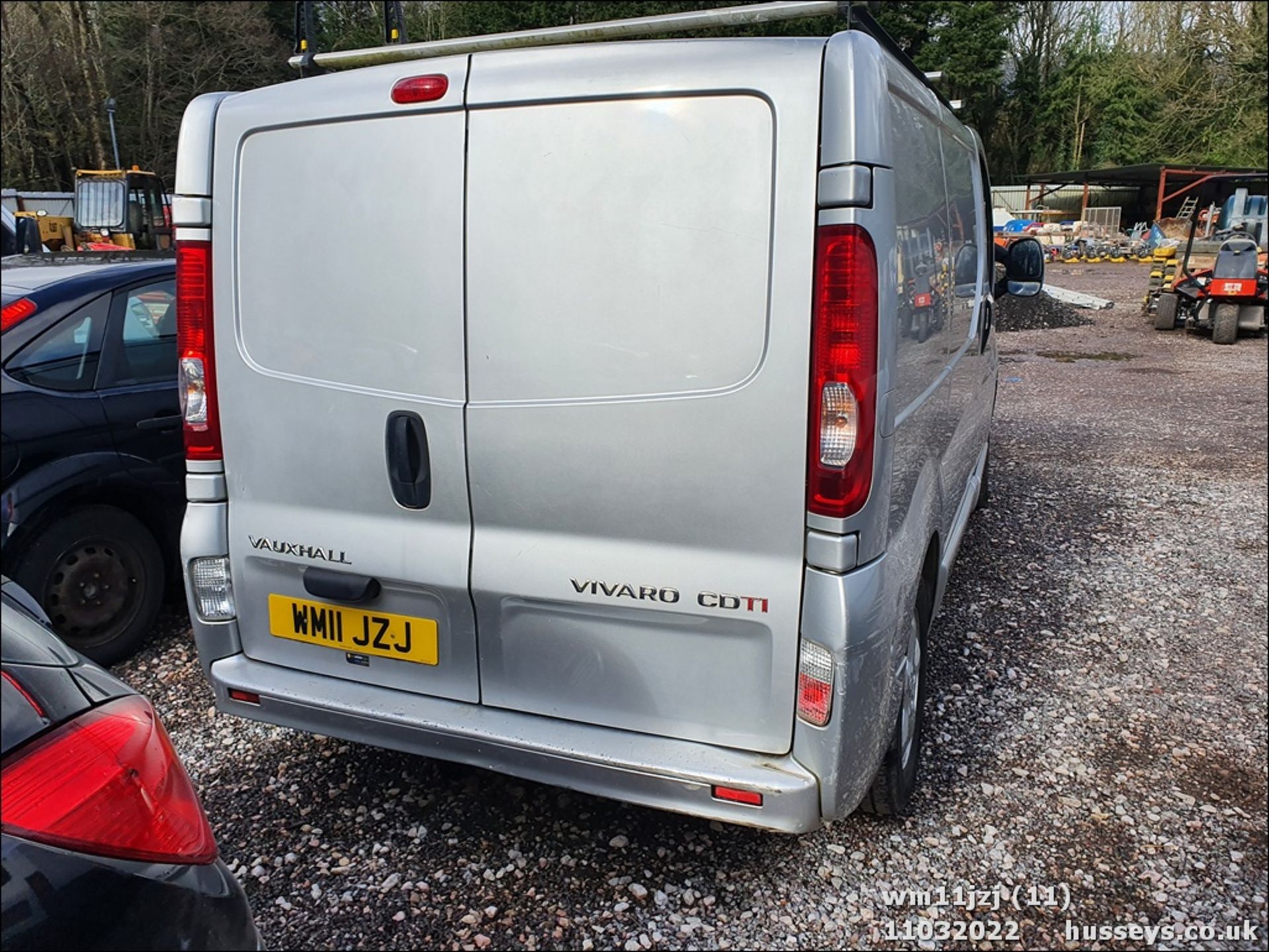 11/11 VAUXHALL VIVARO 2700 SPORTIVE CDTI - 1995cc Van (Silver, 118k) - Image 11 of 26