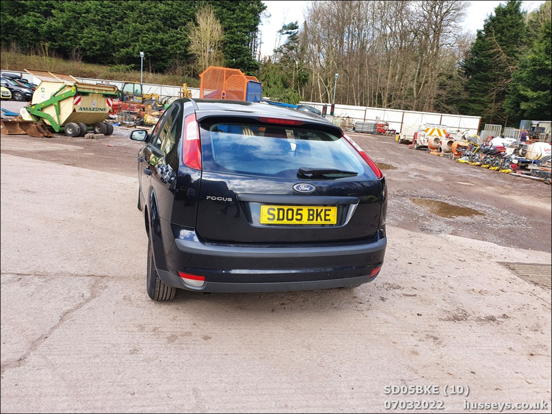 05/05 FORD FOCUS STUDIO - 1388cc 5dr Hatchback (Black, 105k) - Image 10 of 31