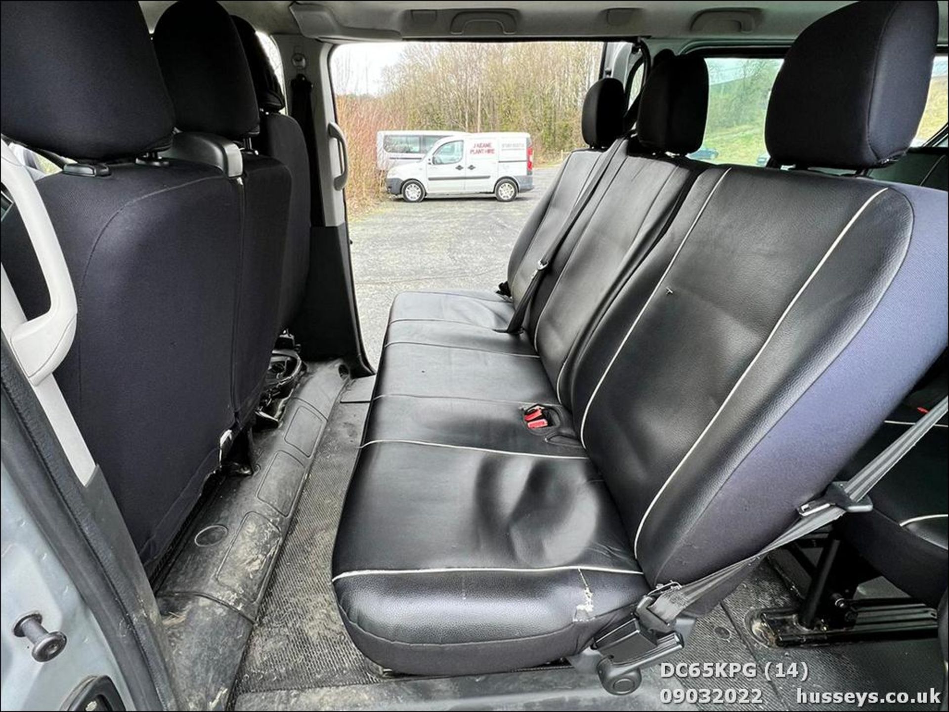 15/65 VAUXHALL VIVARO COMBI CDTI S/S - 1598cc 5dr MPV (Silver) - Image 22 of 26