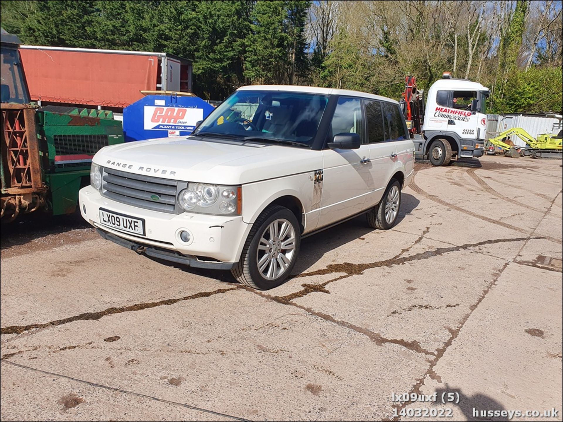 09/09 LAND ROVER RANGE ROVER VOGUE SE A - 3628cc 5dr 4x4 (White) - Image 6 of 34