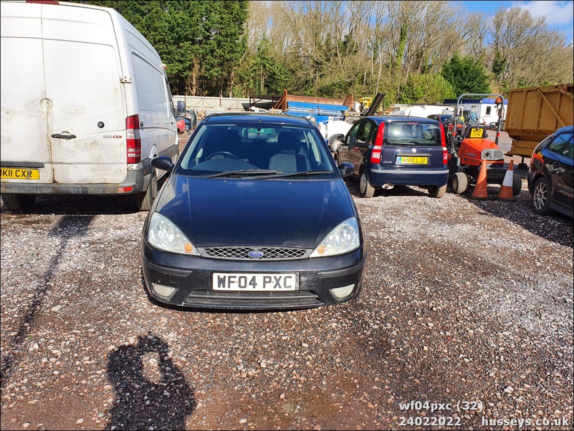 04/04 FORD FOCUS ZETEC - 1796cc 5dr Hatchback (Black) - Image 30 of 32