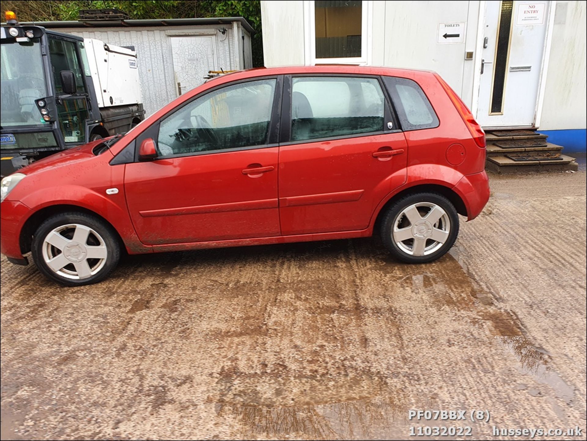 07/07 FORD FIESTA GHIA TDCI - 1399cc 5dr Hatchback (Red, 112k) - Image 8 of 37