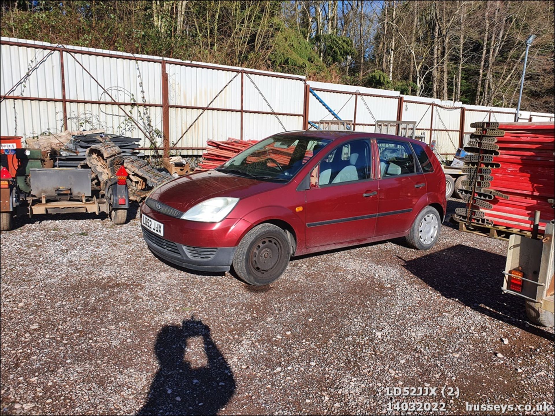 02/52 FORD FIESTA LX - 1388cc 5dr Hatchback (Red, 37k) - Image 3 of 27