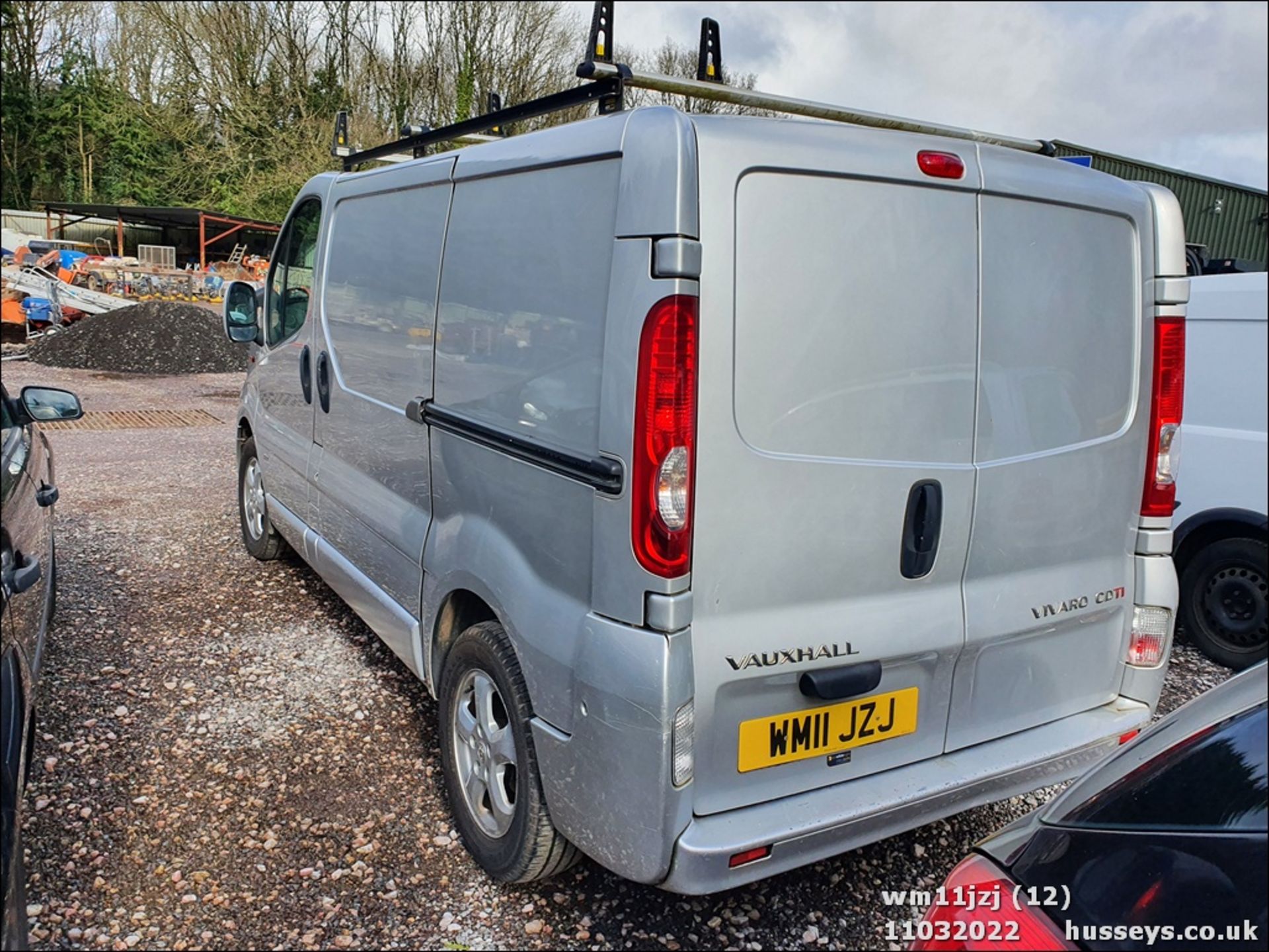 11/11 VAUXHALL VIVARO 2700 SPORTIVE CDTI - 1995cc Van (Silver, 118k) - Image 12 of 26