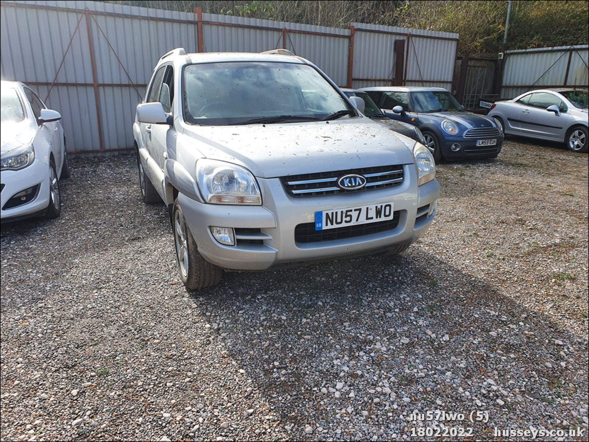 07/57 KIA SPORTAGE TITAN - 1975cc 5dr Hatchback (Silver, 112k) - Image 5 of 24