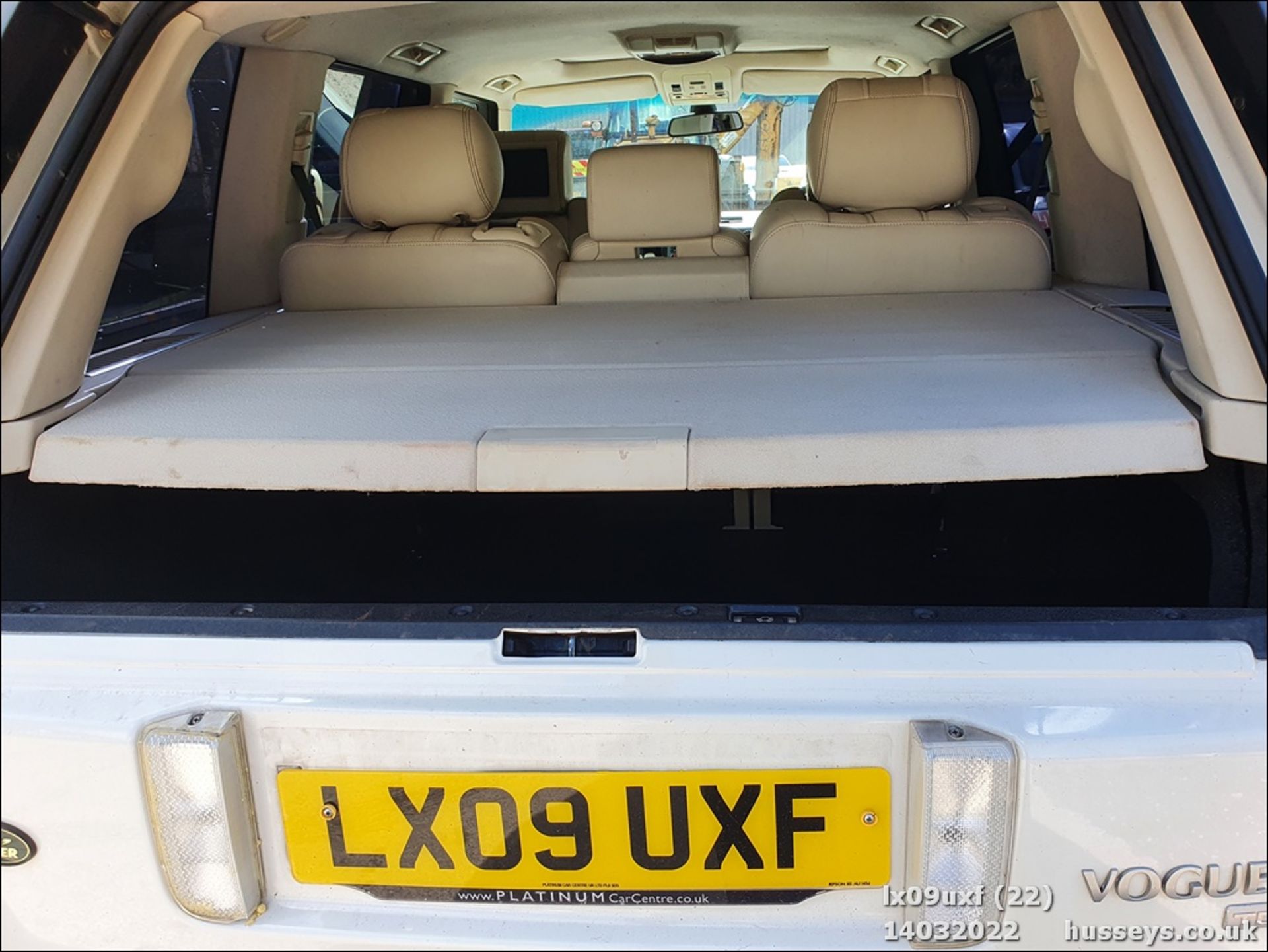 09/09 LAND ROVER RANGE ROVER VOGUE SE A - 3628cc 5dr 4x4 (White) - Image 23 of 34