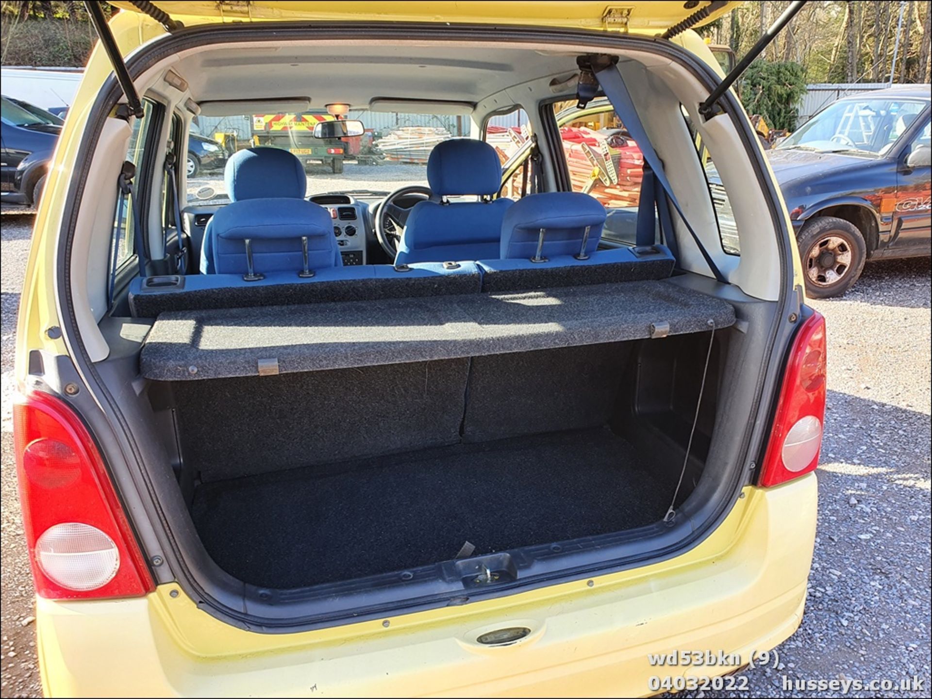 04/53 VAUXHALL AGILA ENJOY 16V - 1199cc 5dr Estate (Yellow) - Image 10 of 38