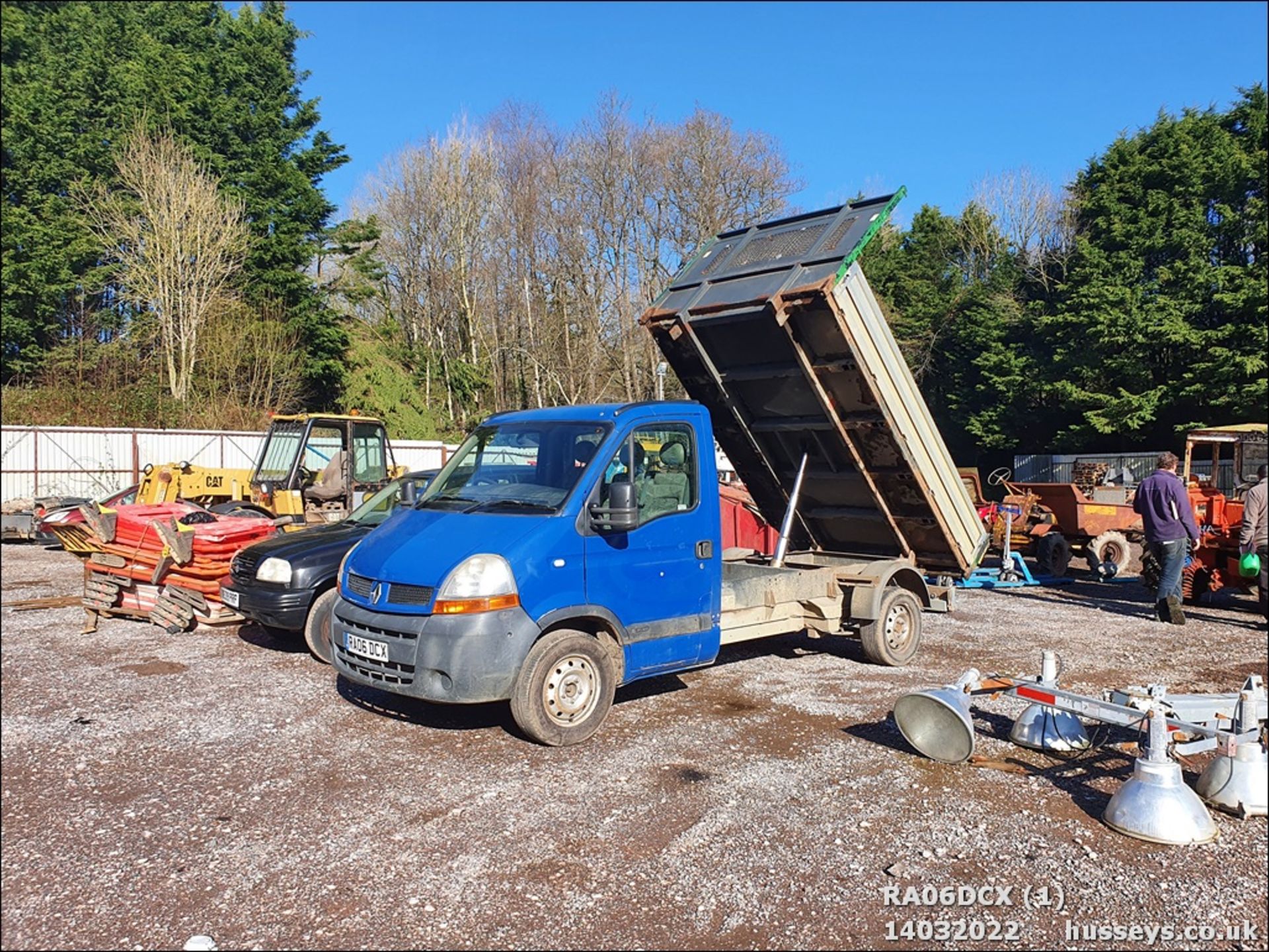 06/06 RENAULT MASTER CCML35 DCI 120 MWB - 2463cc 2dr Tipper (Grey) - Image 2 of 23