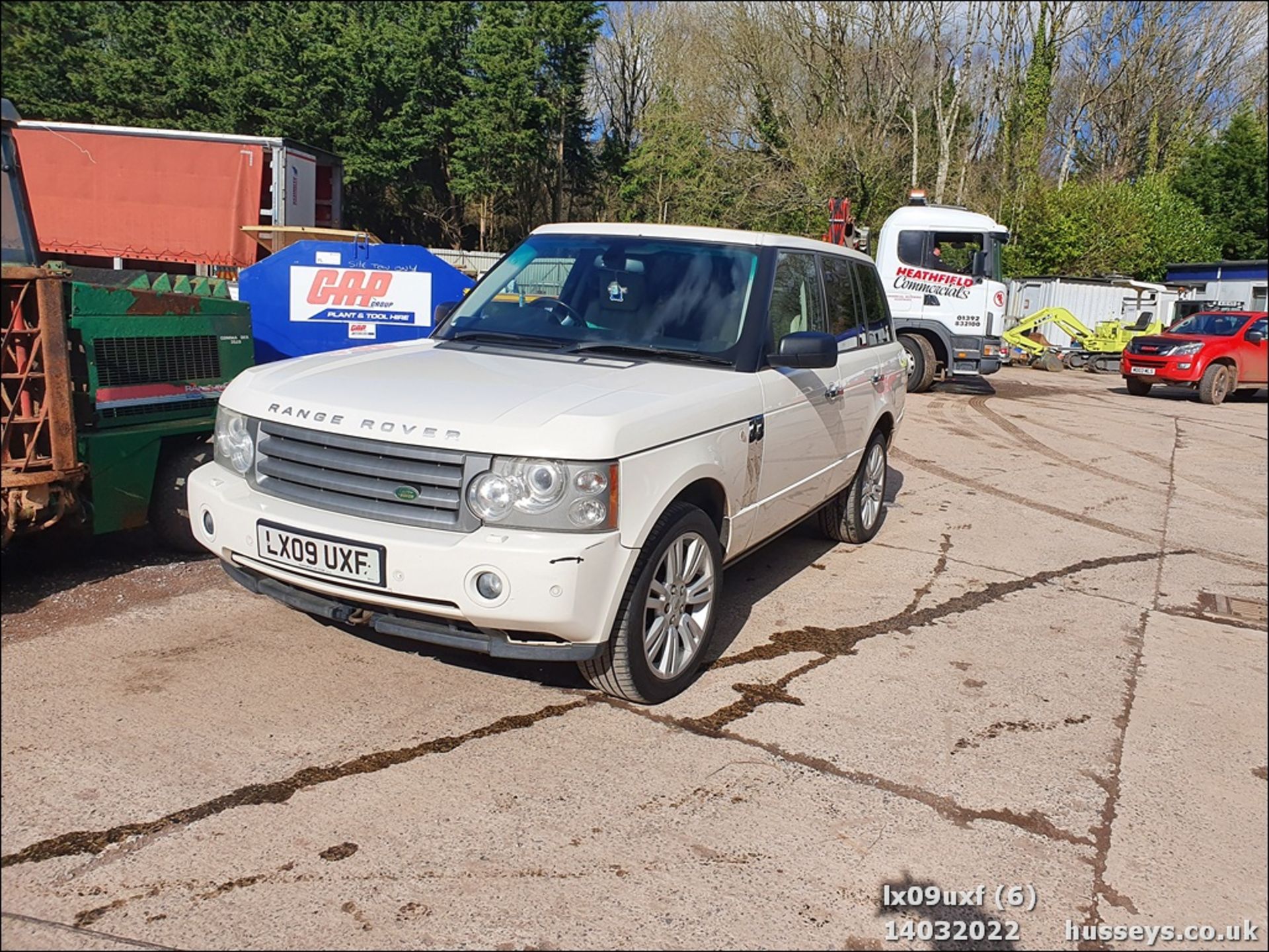 09/09 LAND ROVER RANGE ROVER VOGUE SE A - 3628cc 5dr 4x4 (White) - Image 7 of 34