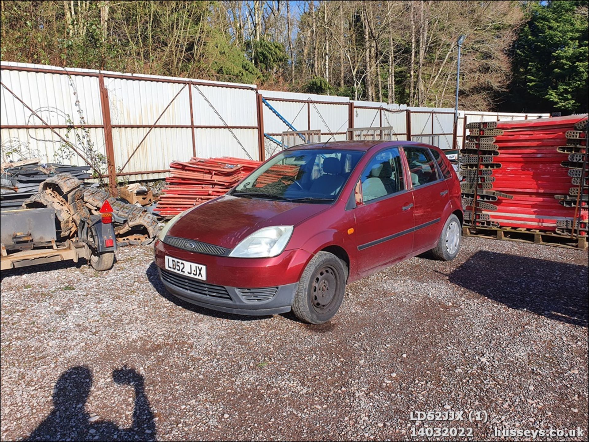 02/52 FORD FIESTA LX - 1388cc 5dr Hatchback (Red, 37k) - Image 2 of 27