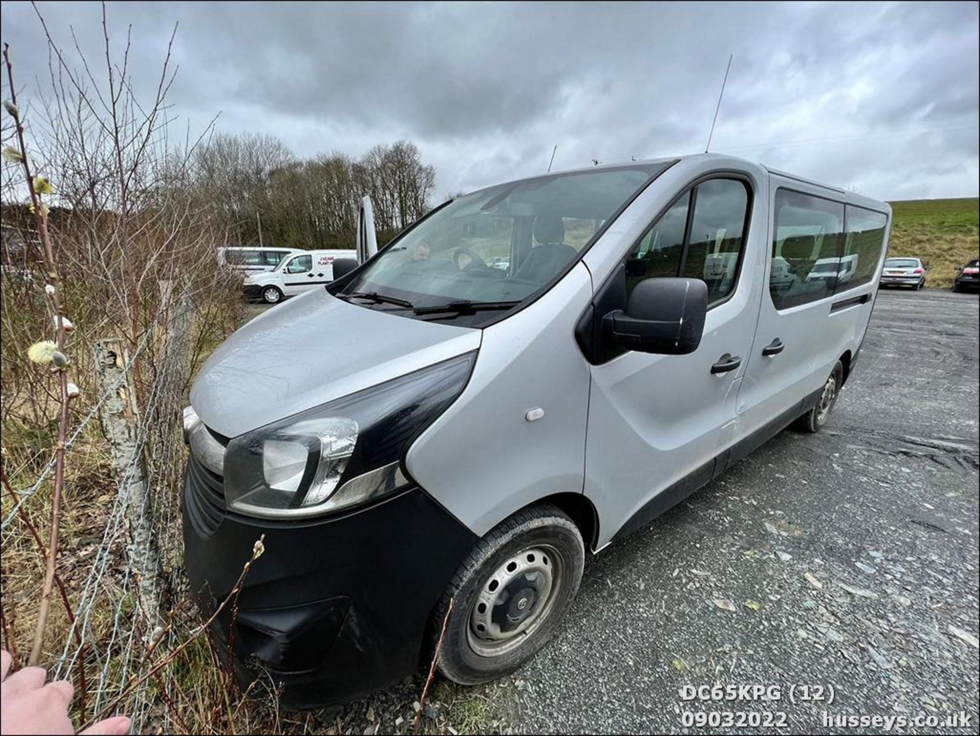 15/65 VAUXHALL VIVARO COMBI CDTI S/S - 1598cc 5dr MPV (Silver) - Image 20 of 26