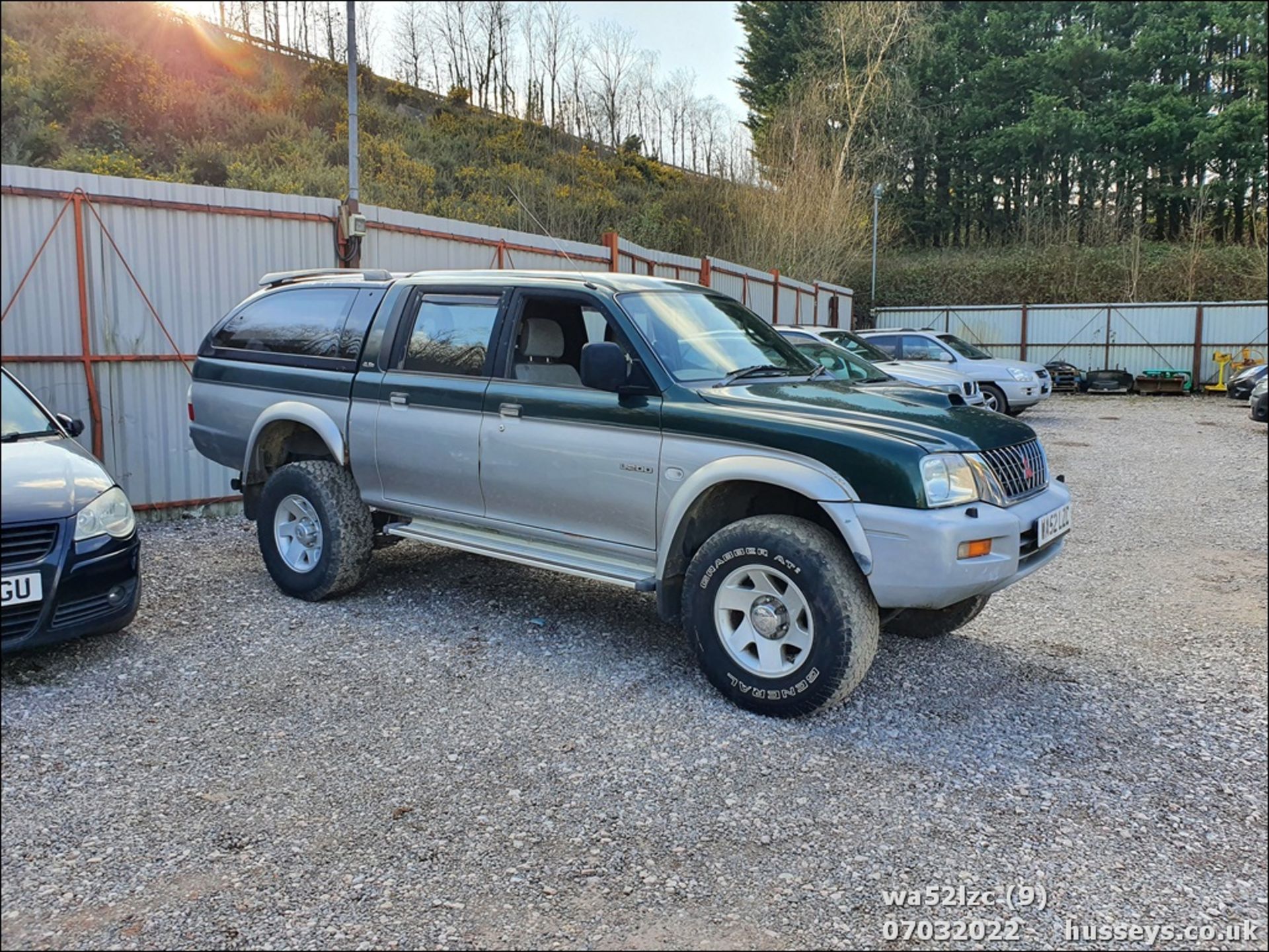 02/52 MITSUBISHI L200 2.5TD 4LIFE 4WD - 2477cc 4x4 (Green/silver, 123k) - Image 10 of 29