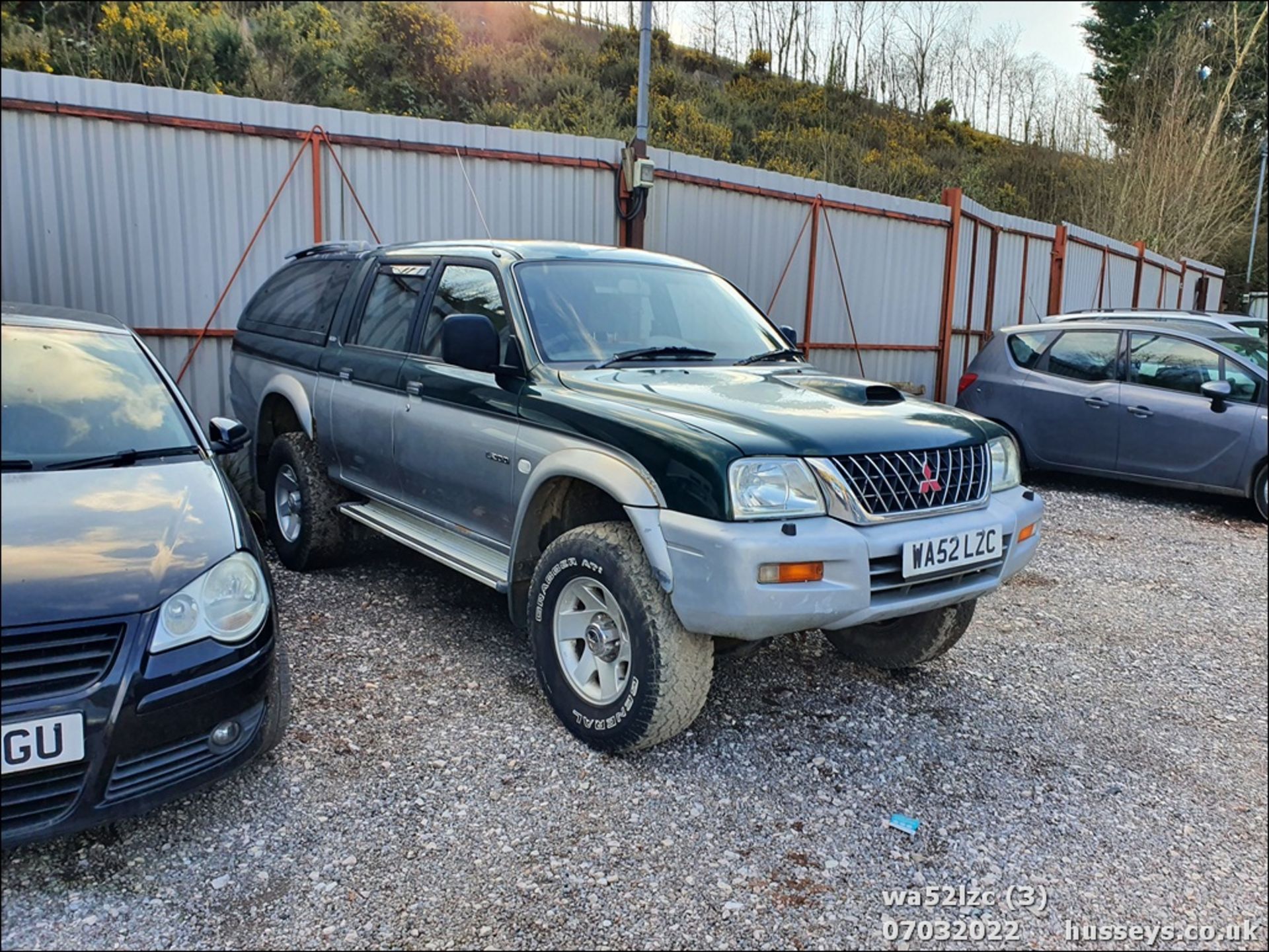 02/52 MITSUBISHI L200 2.5TD 4LIFE 4WD - 2477cc 4x4 (Green/silver, 123k) - Image 4 of 29